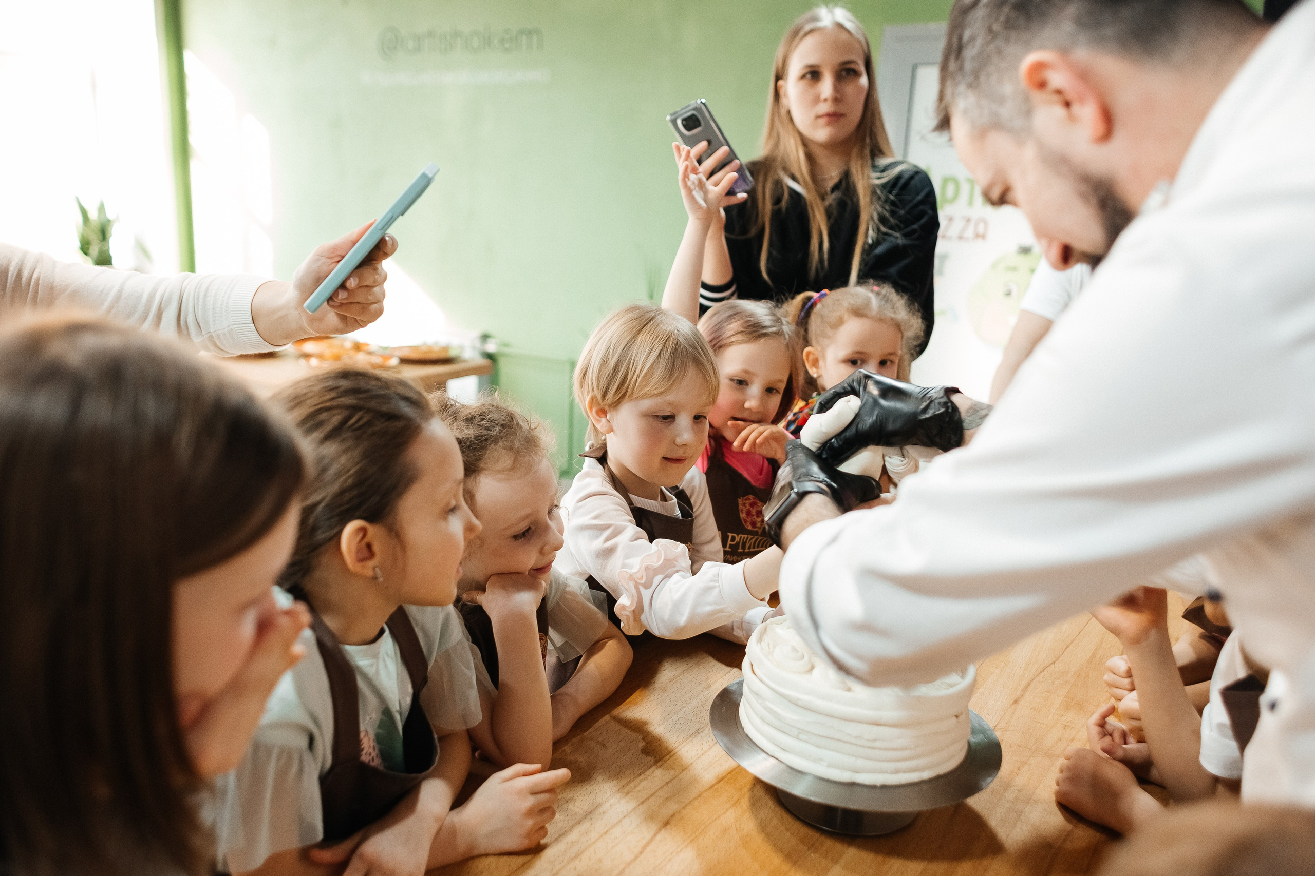 Детский мастер-класс в «АРТиШОК». Фотограф Кемерово | Сергей