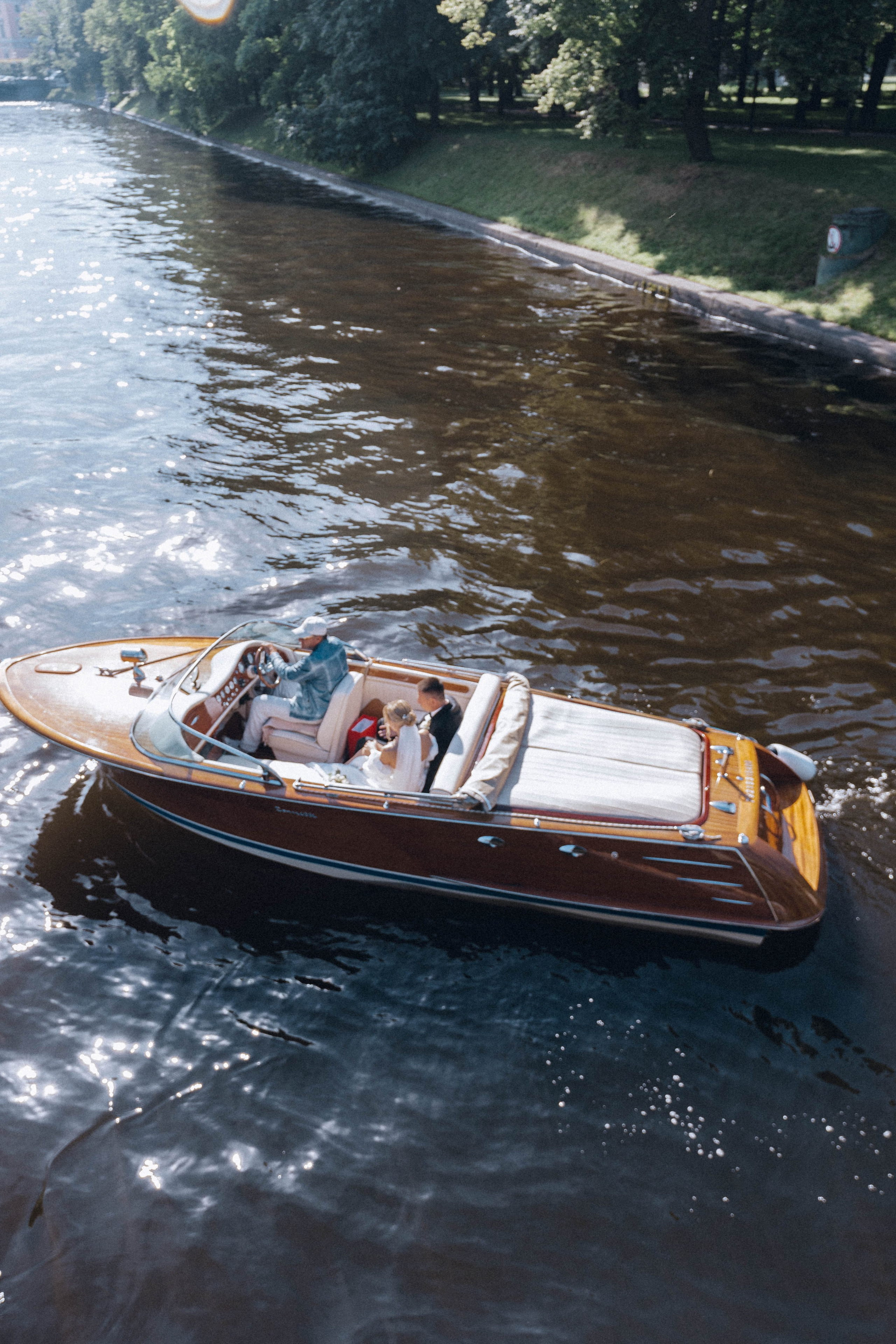 СВАДЕНБНАЯ СЬЕМКА НА КАТЕРЕ ПО КАНАЛАМ САНКТ-ПЕТЕРБУРГА И В АКВАТОРИИ НЕВЫ. Профессиональный фотограф, Санкт-Петербург — Виктория Богомолова