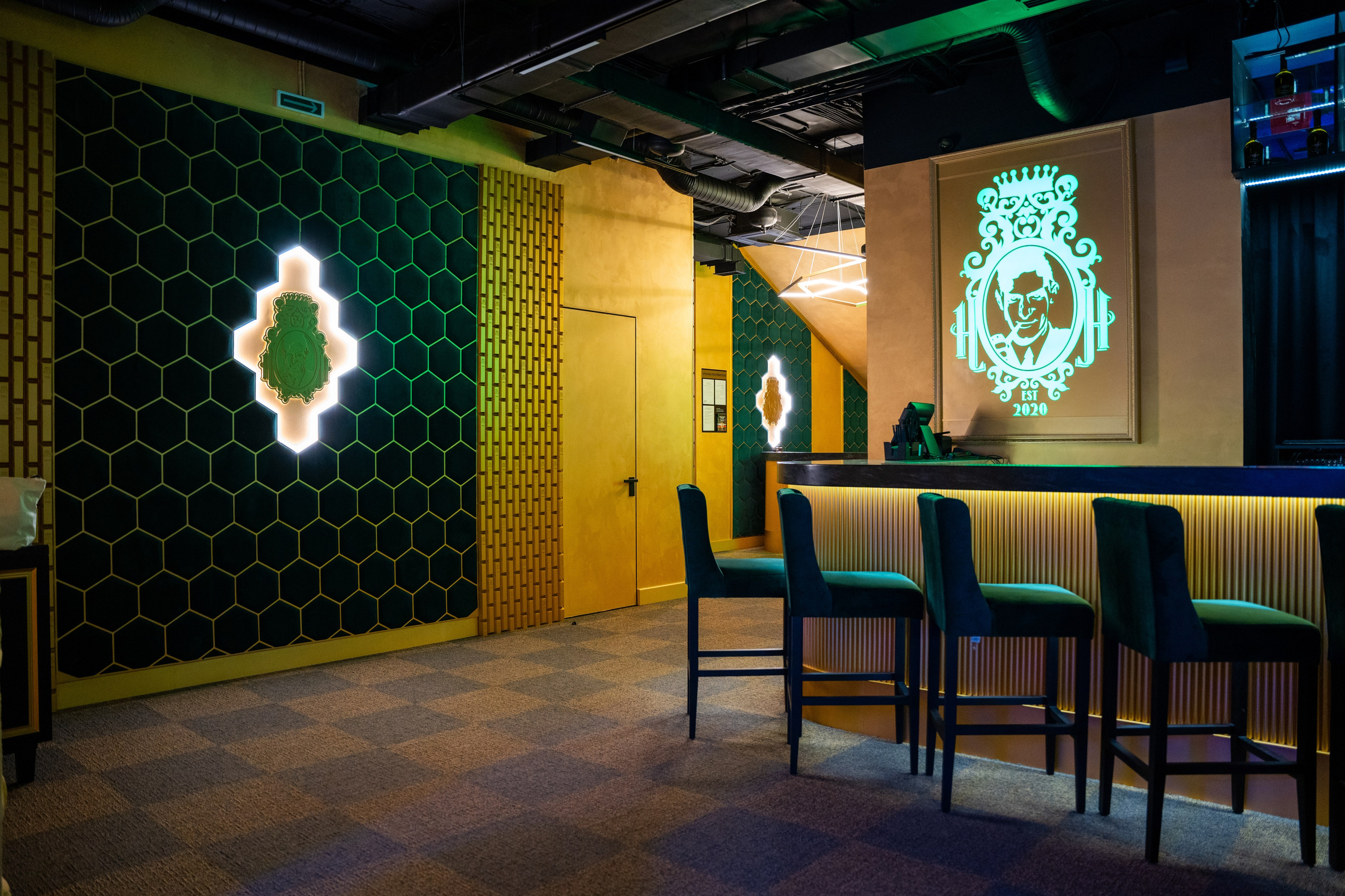 Фотосъемка интерьера стриптиз-клуба Hefner — элитный клуб Краснодара. Интерьерная фотосъемка клуба Hefner в Краснодаре — профессионально. Шедевры для Вас! Фотограф и Видеограф в Краснодаре Пахиев Руслан