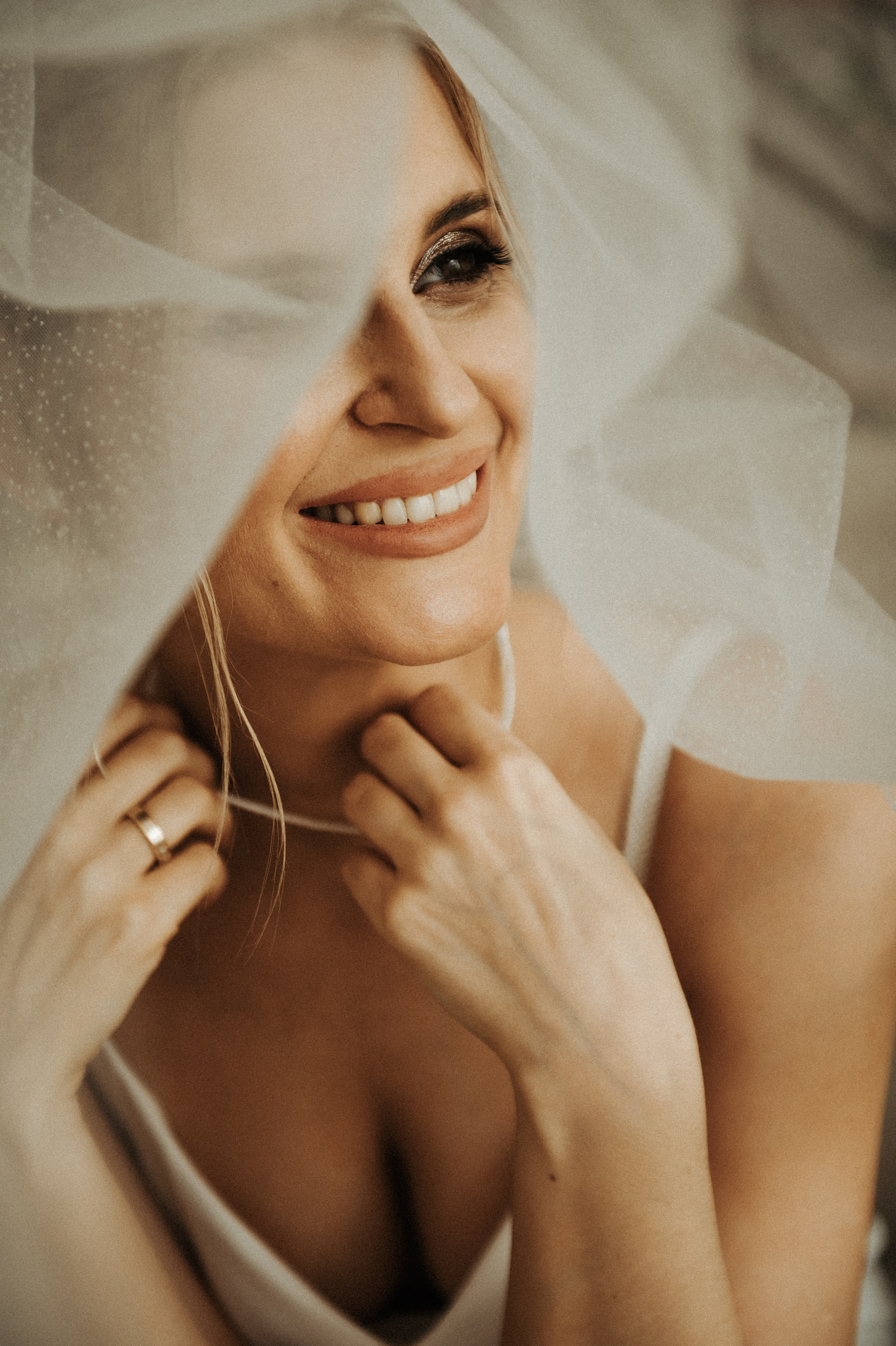 Свадебные фотографии. Фотограф в Барнауле Дарья Бутурлакина. Люби.Цени.Касайся