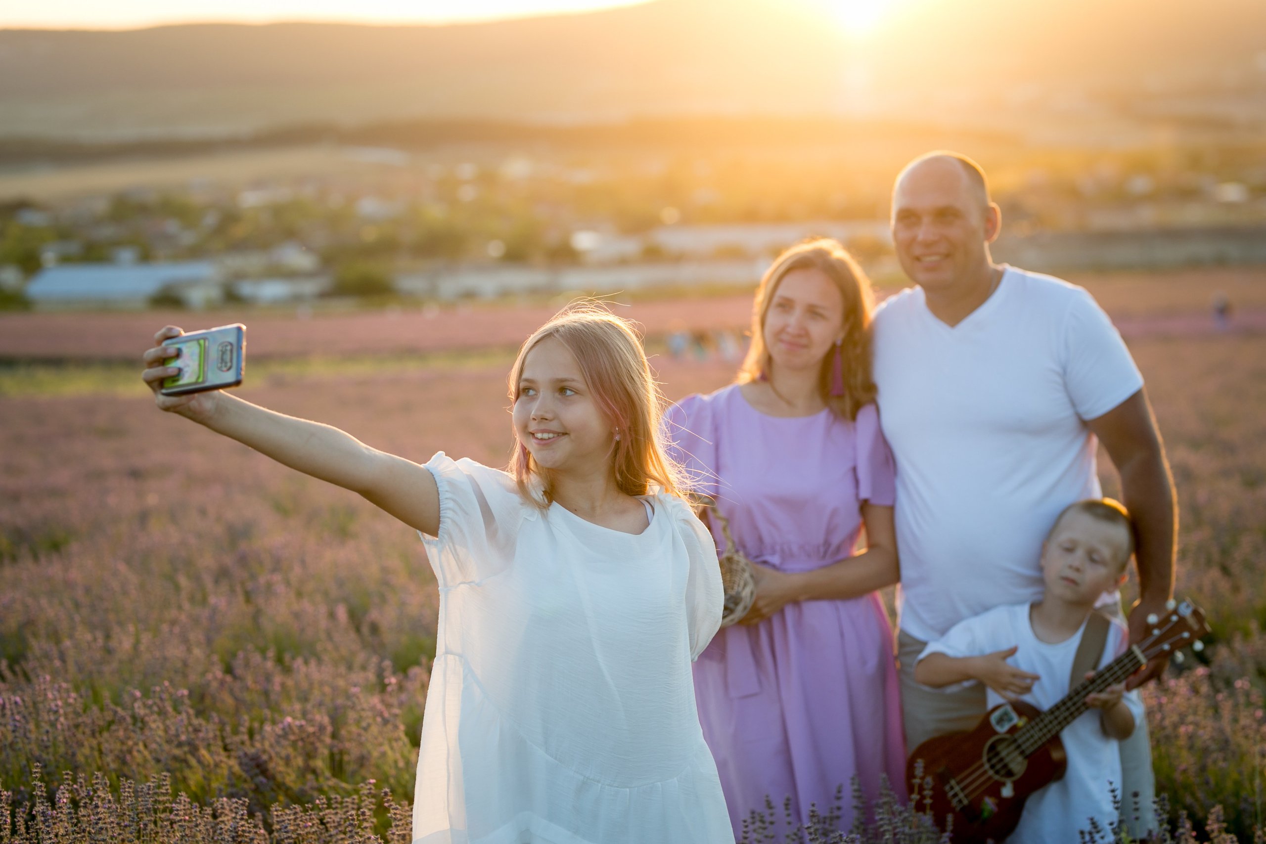 Инна и Роман. Семейная фотосессия в лаванде. Фотограф в Крыму