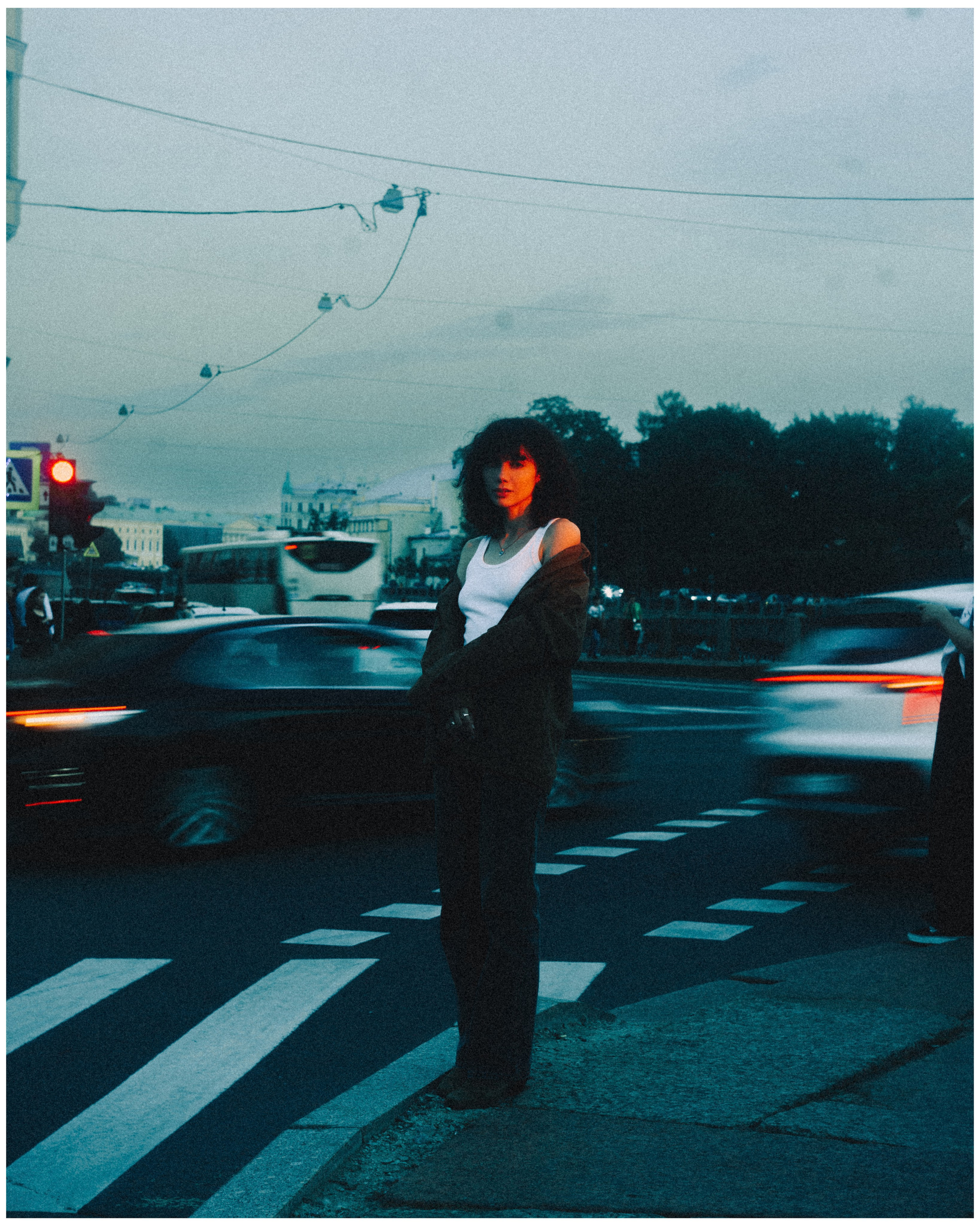 Фотосессия с цветным светом на улице