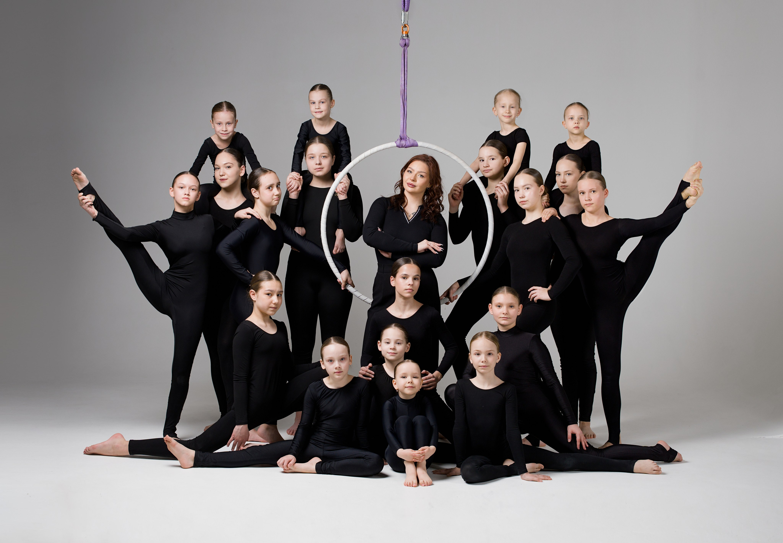 Масштабная многоуровневая постановка спортивного коллектива, командная работа и синхронность