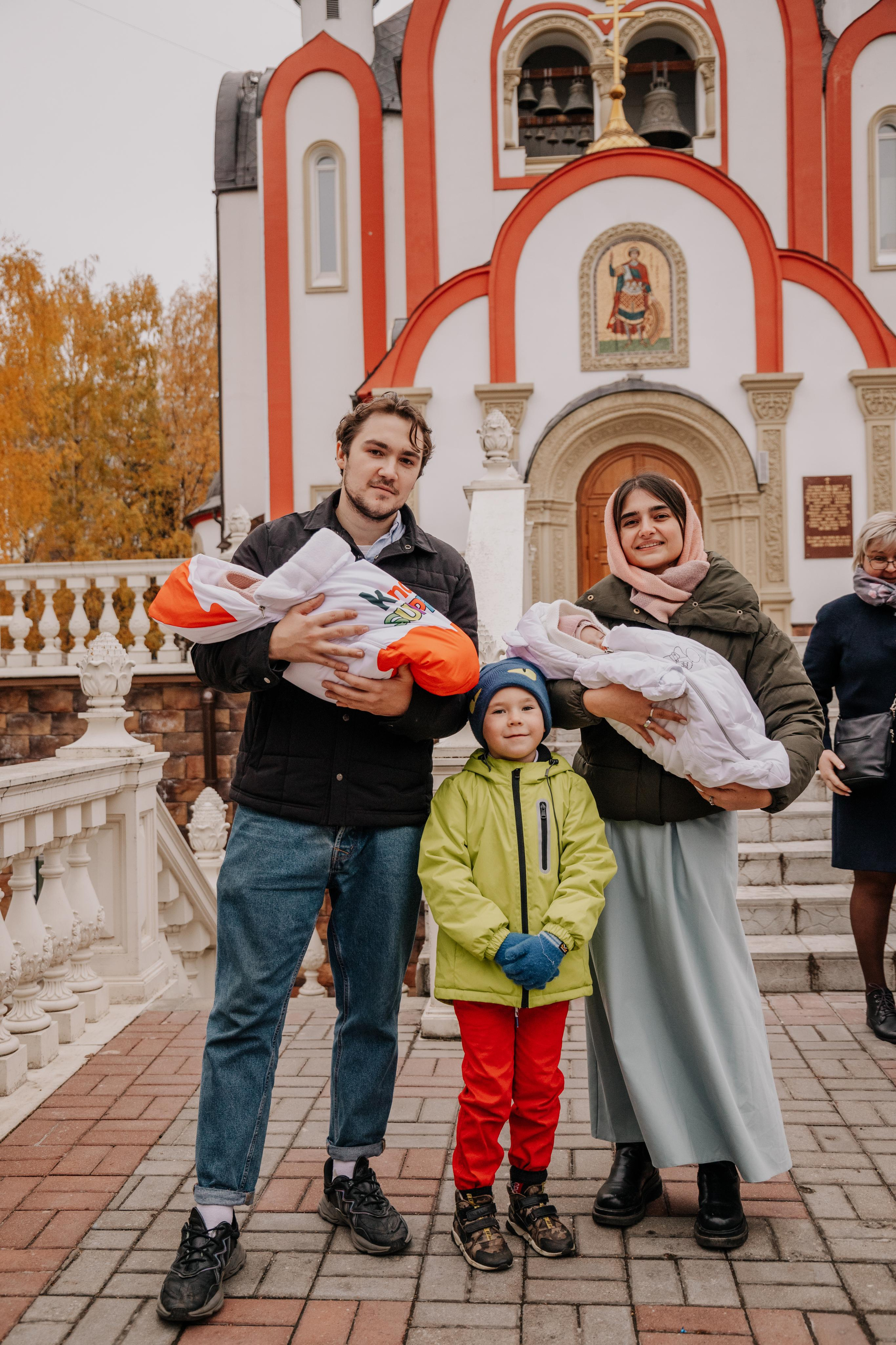 Таинство крещения София и Полина (Георгиевский храм Видное). Семейный и свадебный фотограф Видное Москва Екатерина Пятова