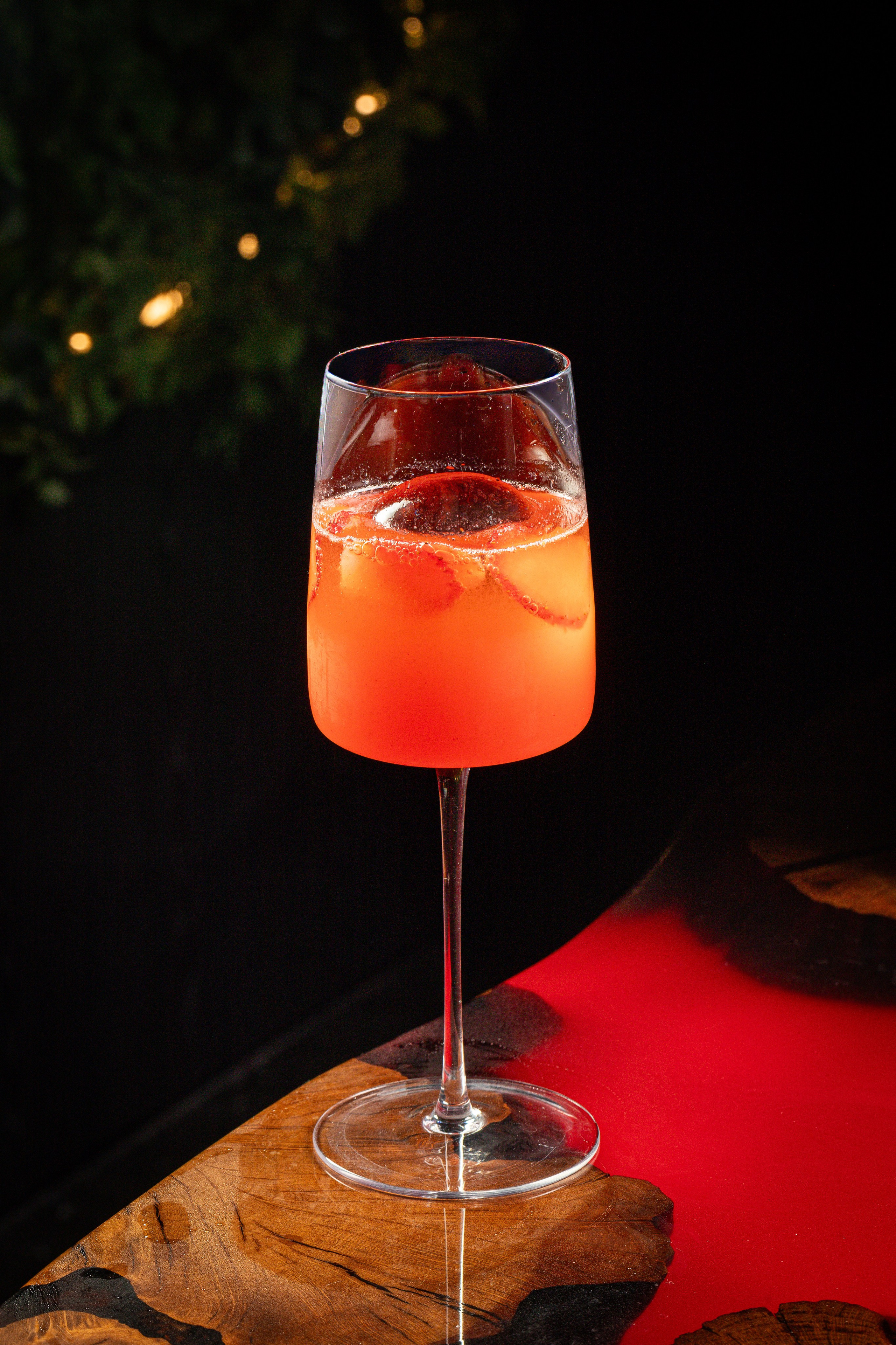 Фуд-съёмка коктейля в красивом бокале