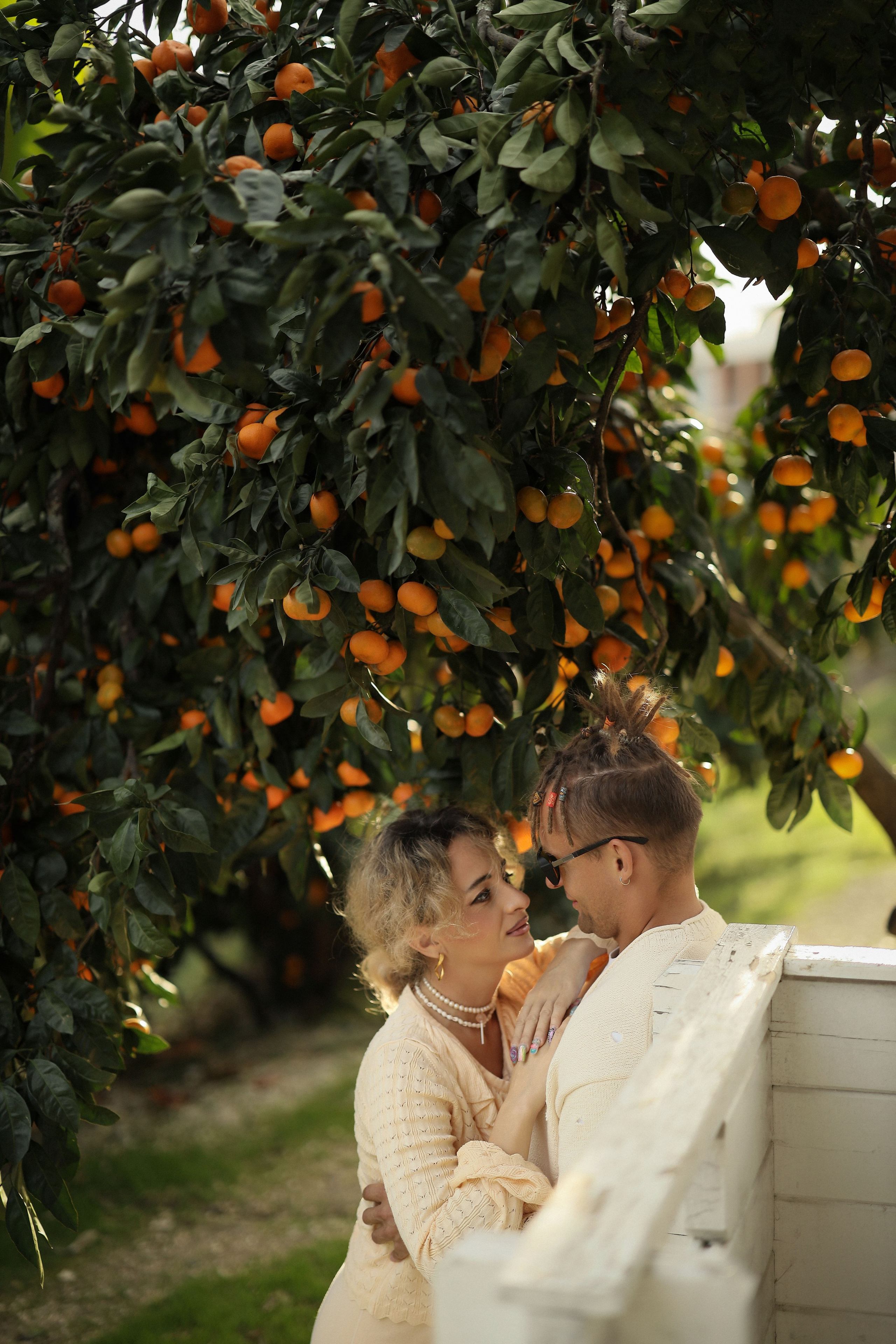 Семейная фотосессия в мандариновом саду Абхазии. Свадебный и семейный фотограф в Абхазии Жанна Соснина