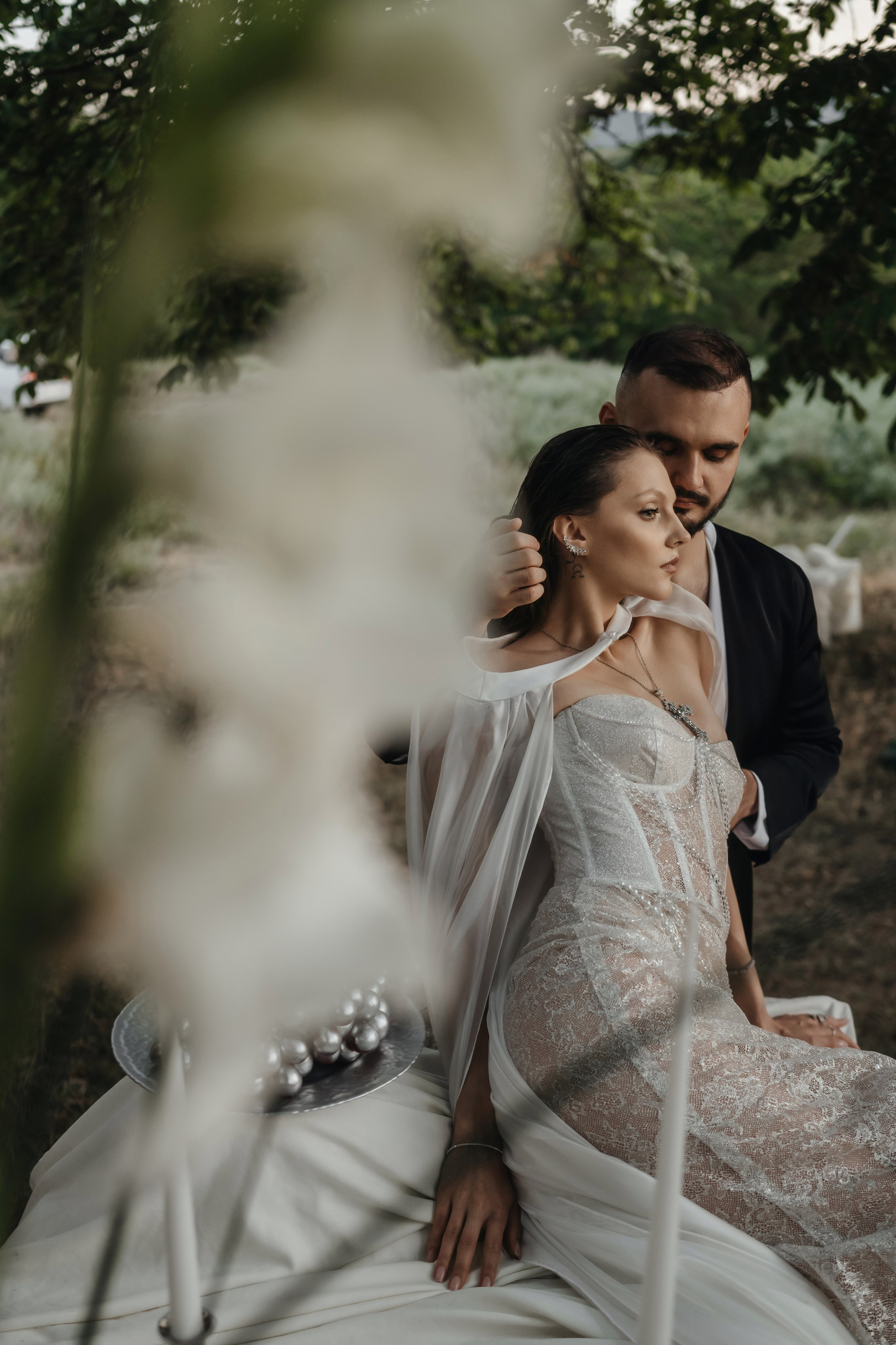 Свадебная фотосессия, свадьба, лавстори, утро невесты, совместные сборы, идеи для фотосессии, жених и невеста, позирование, позы для фотосессии, свадебные сборы, сьемка в студии, свадебная съемка, тренды свадьба, свадебные тренды, свадебный декор, позинг,свадебный макияж, детали, детали на свадьбу, приглашения на свадьбу, свадебная причёска, невеста, фото невесты гладиолусы на свадьбе,свадьба с гладиолусами ,невеста и гладиолусы 