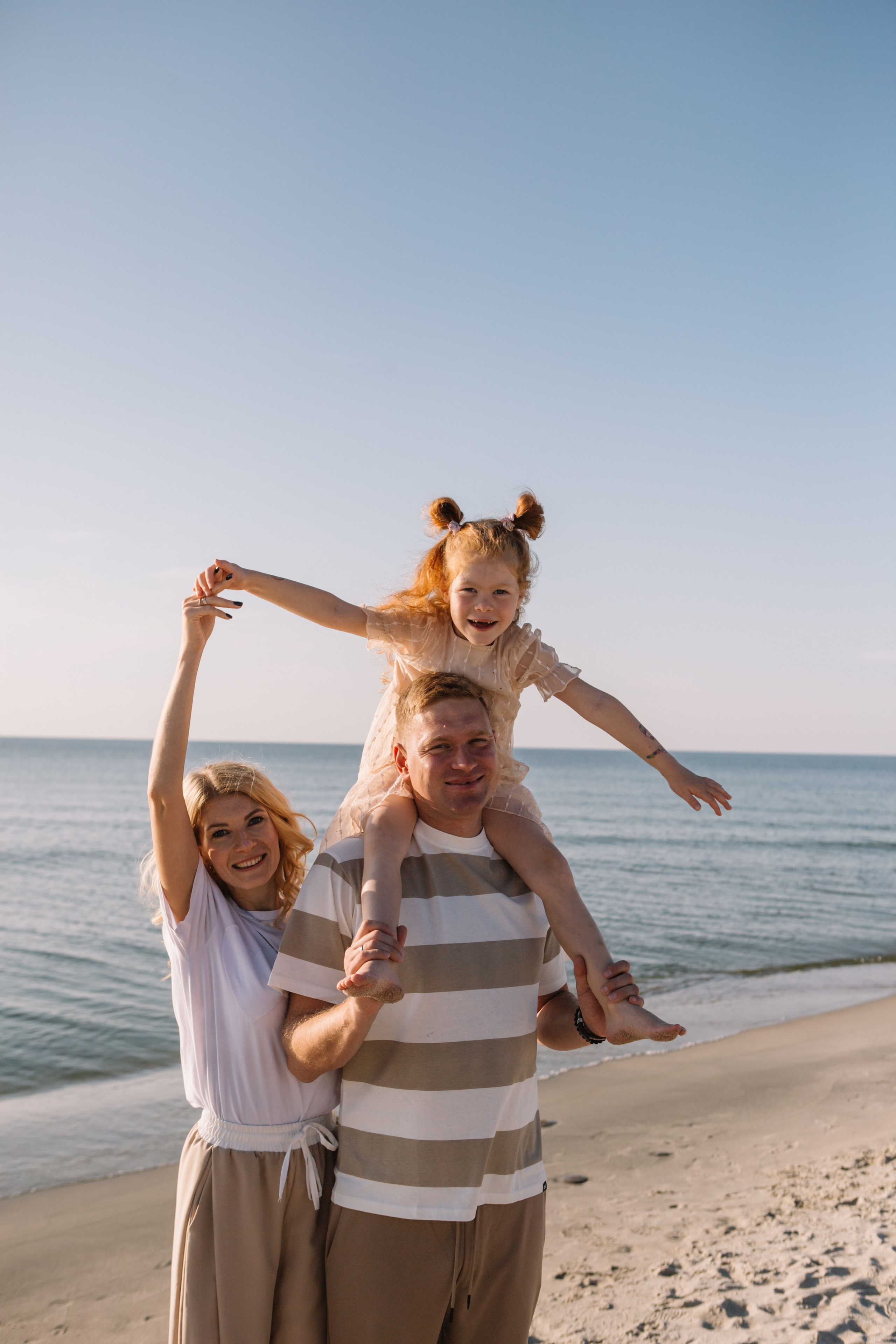 Алексей и Наталья. Семейная фотосессия на море. Семейный фотограф в Калининграде Анастасия Юрина
