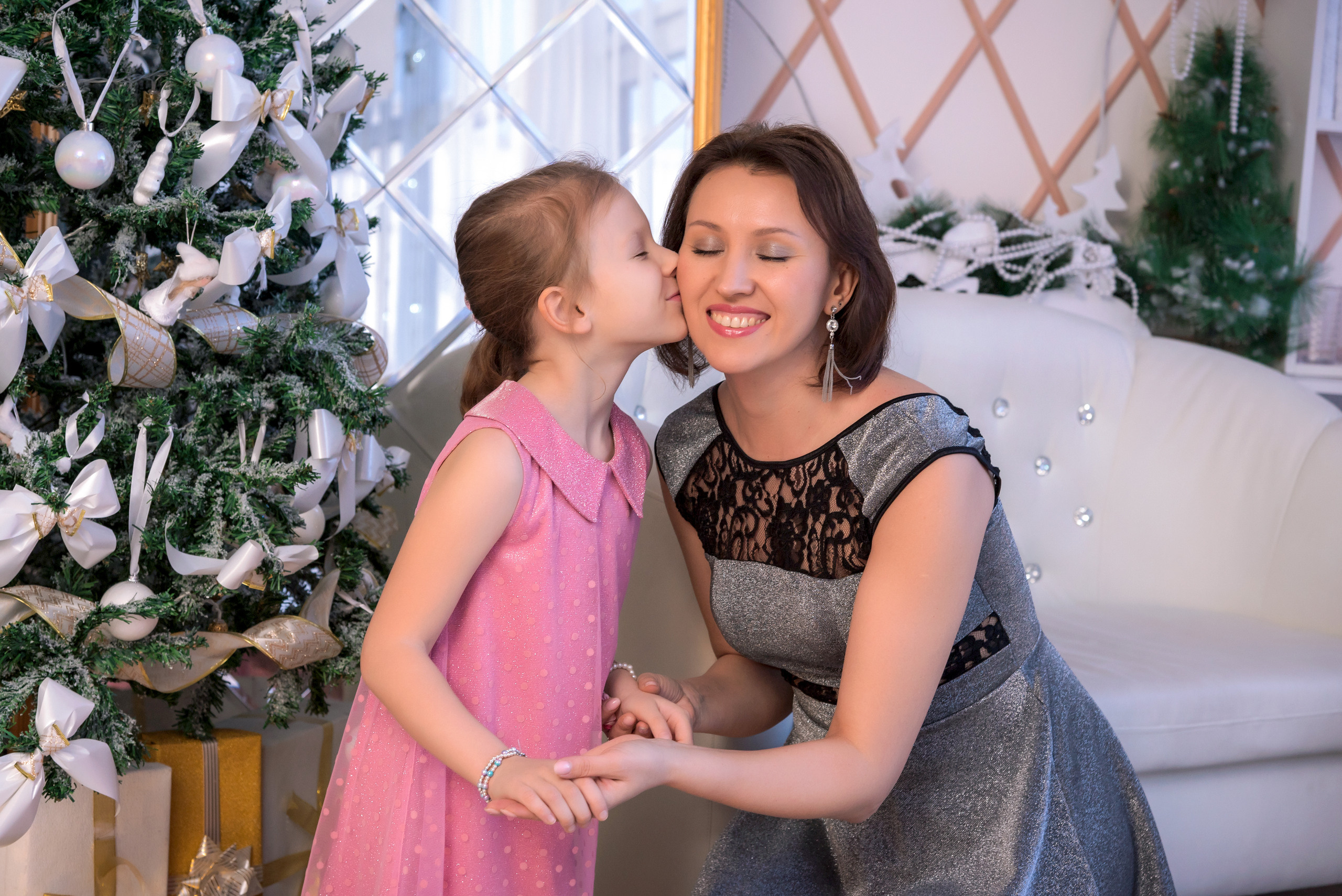 Семейная новогодняя фотосессия для мамы и дочки. Свадебный и семейный фотограф в г. Краснодар Екатерина Зверева