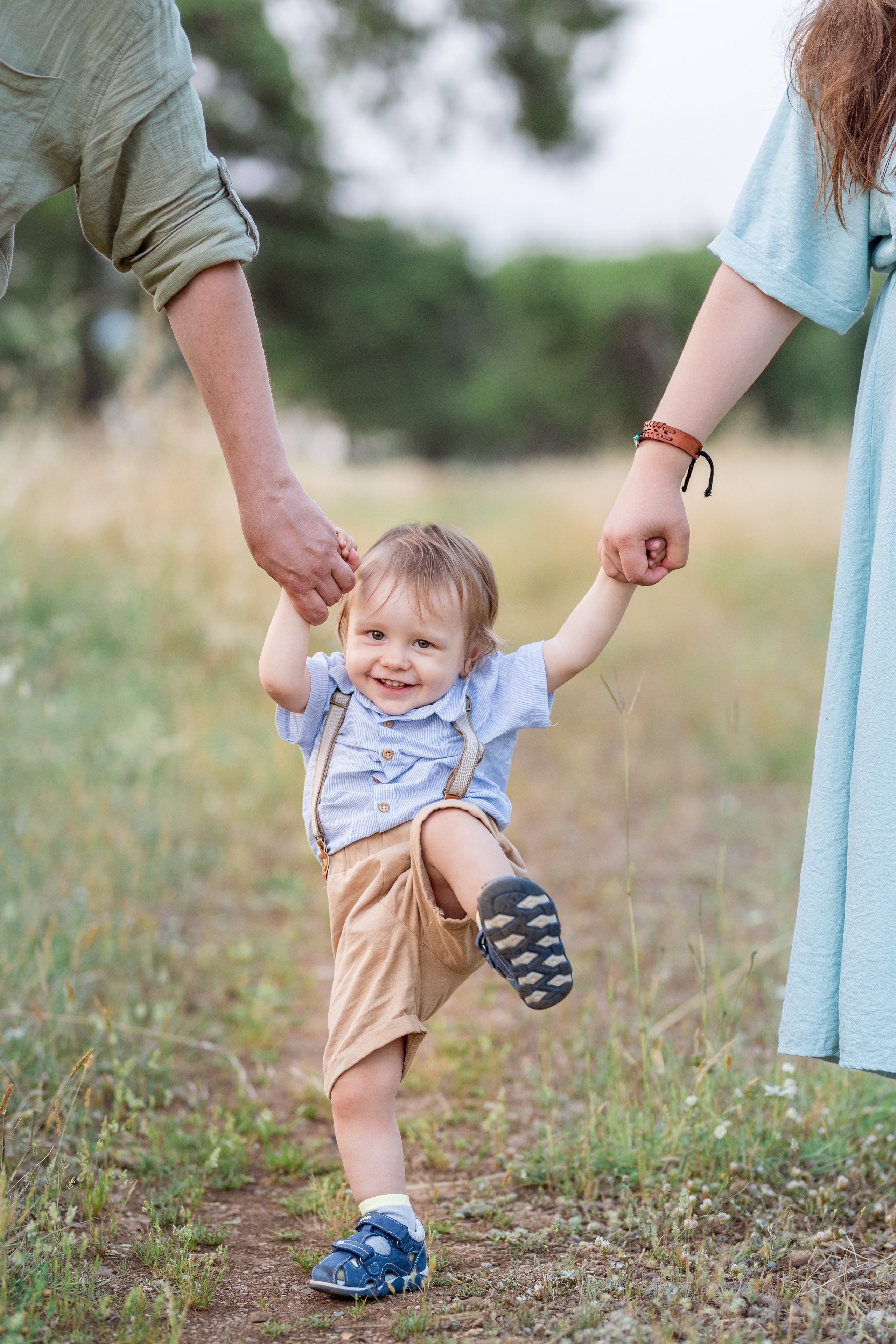 Family photo session in the park. Podgorica, Montenegro. Kate Khaldeeva photographer in Saratov