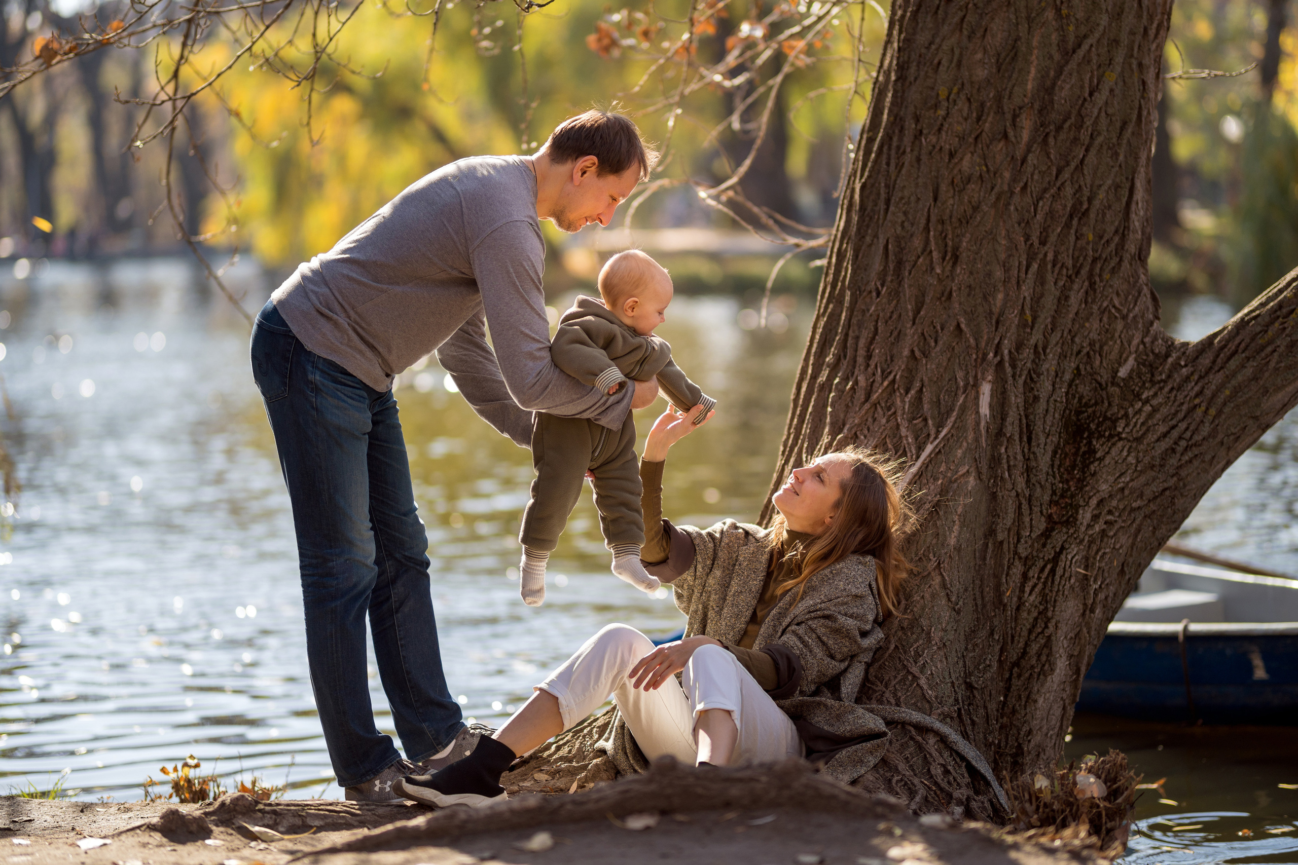 Family photo session in park. Kate Khaldeeva photographer in Saratov