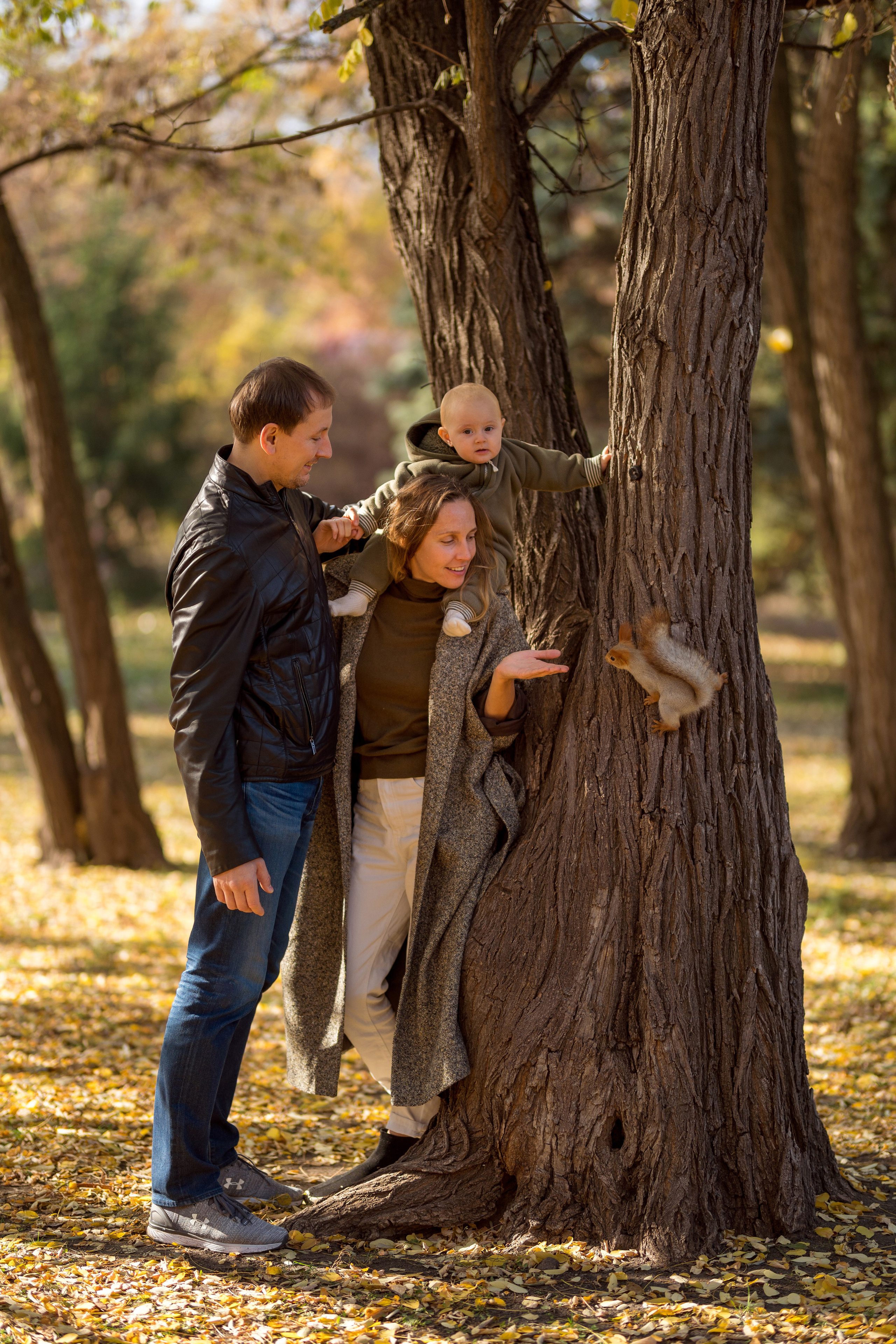 Family photo session in park. Kate Khaldeeva photographer in Saratov