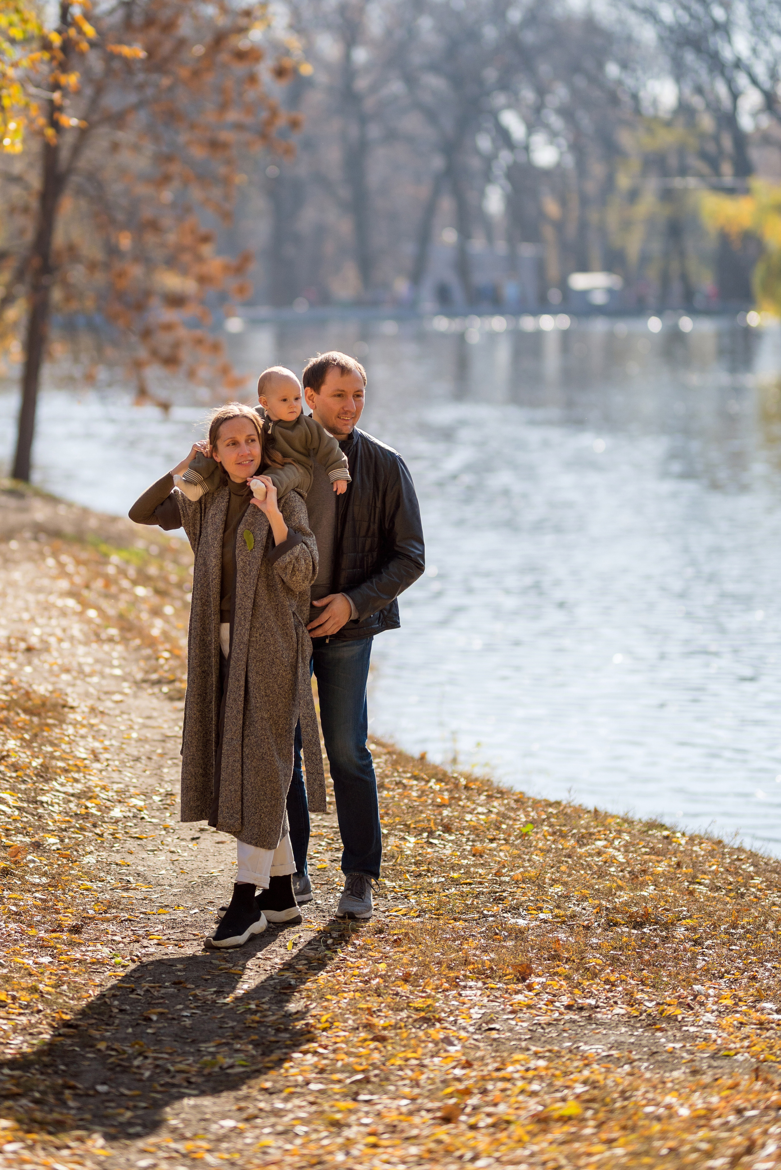 Family photo session in park. Kate Khaldeeva photographer in Saratov