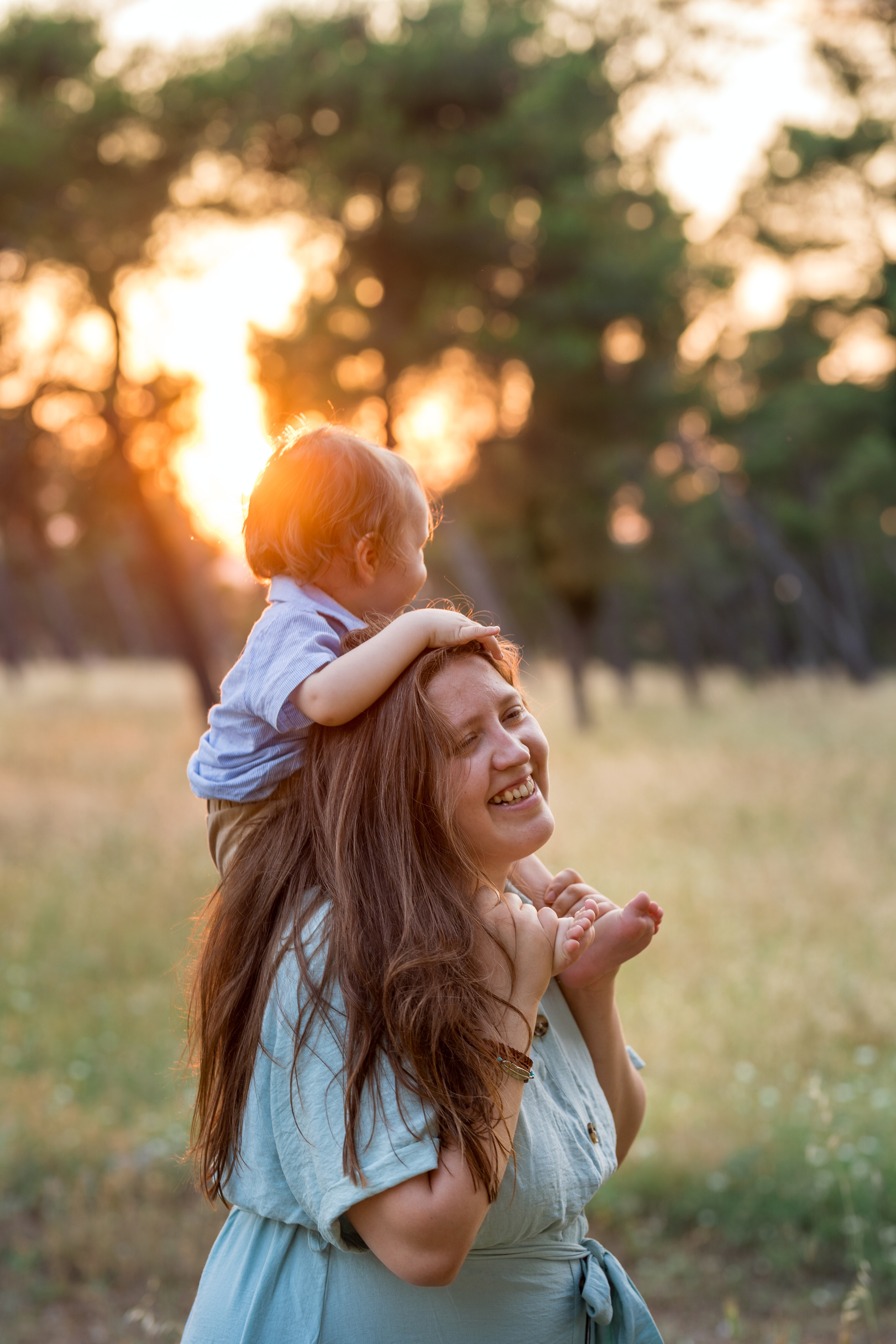 Family photo session in the park. Podgorica, Montenegro. Kate Khaldeeva photographer in Saratov