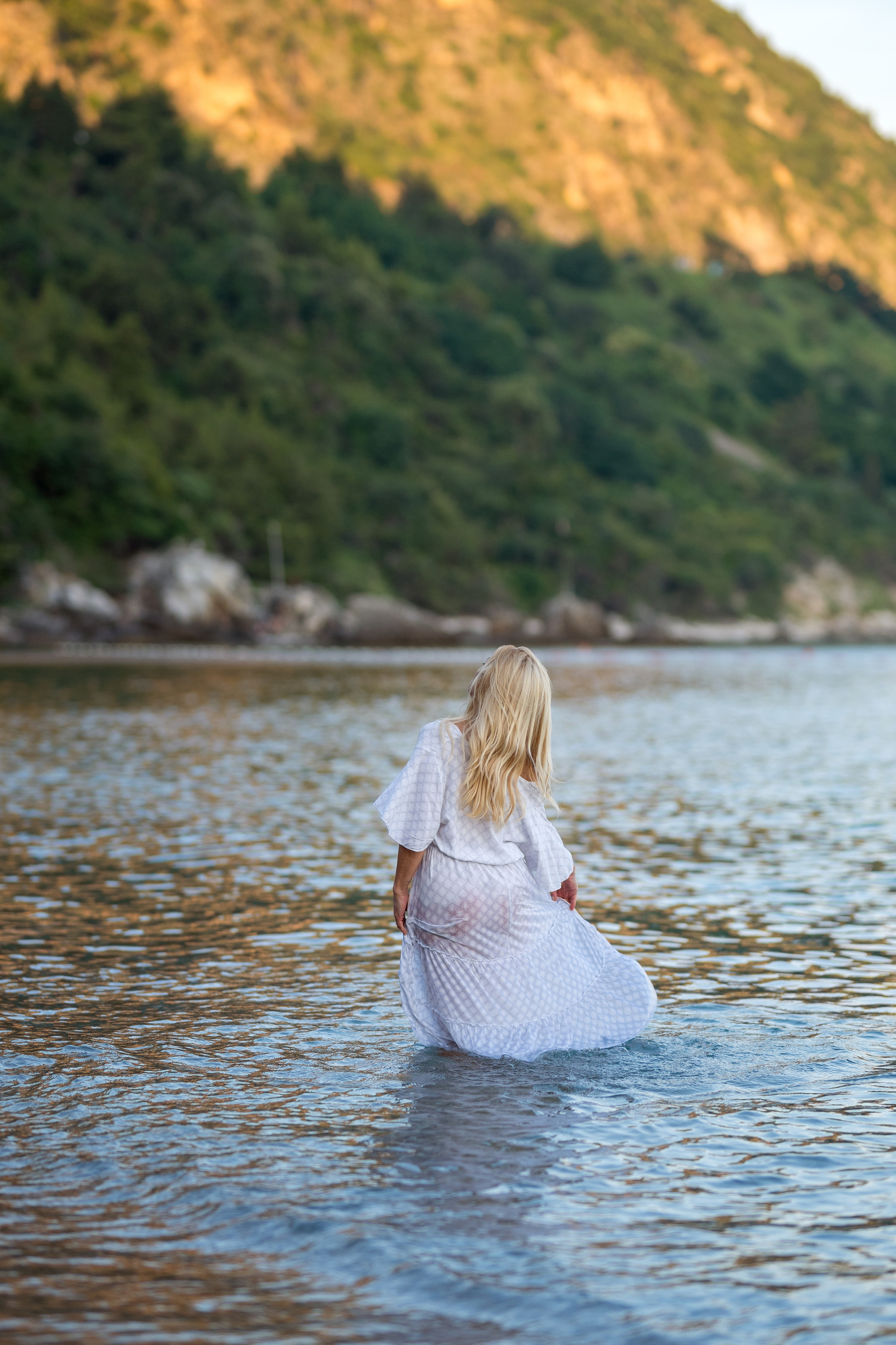Photo session of a mother and son on the beach in Budva, Montenegro. Kate Khaldeeva photographer in Saratov