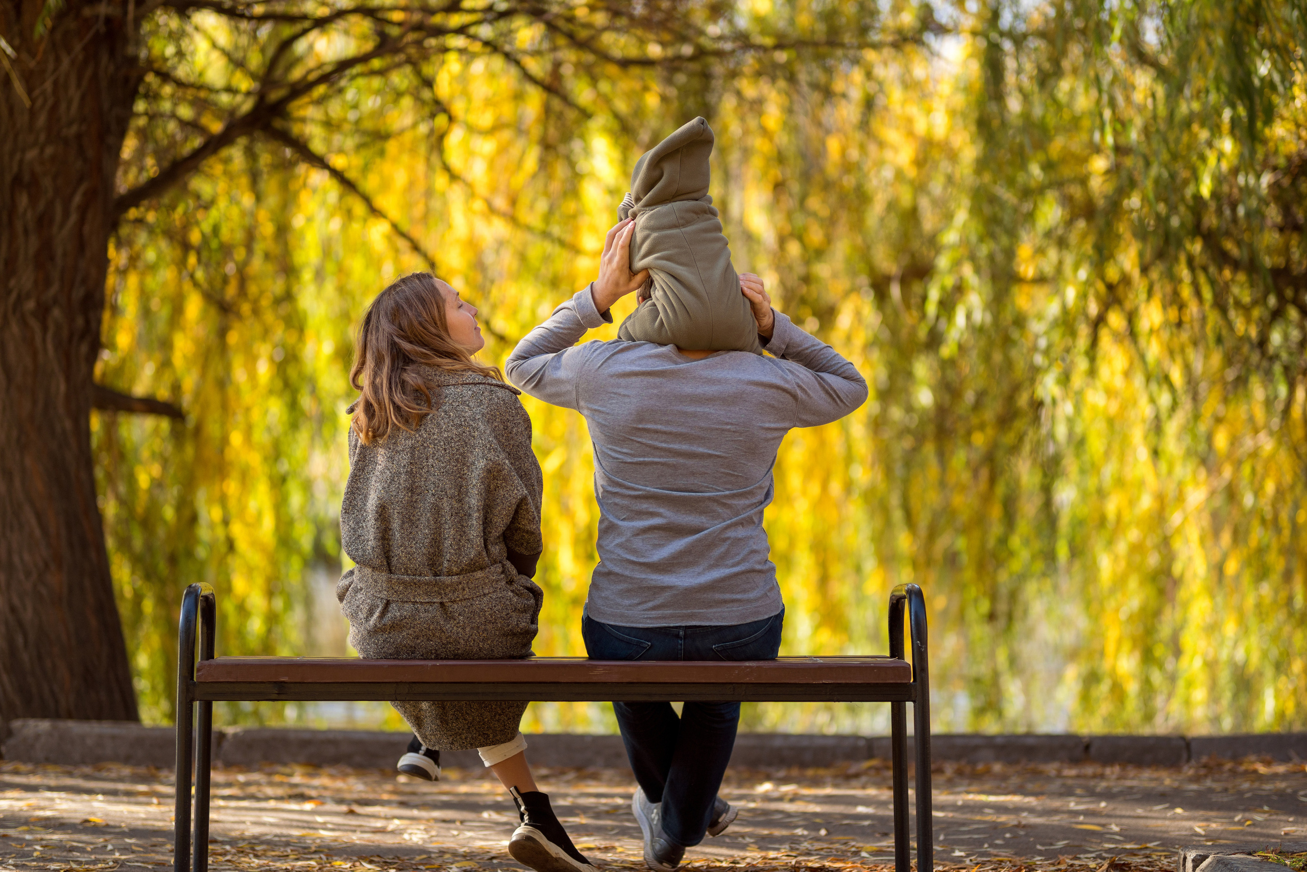Family photo session in park. Kate Khaldeeva photographer in Saratov