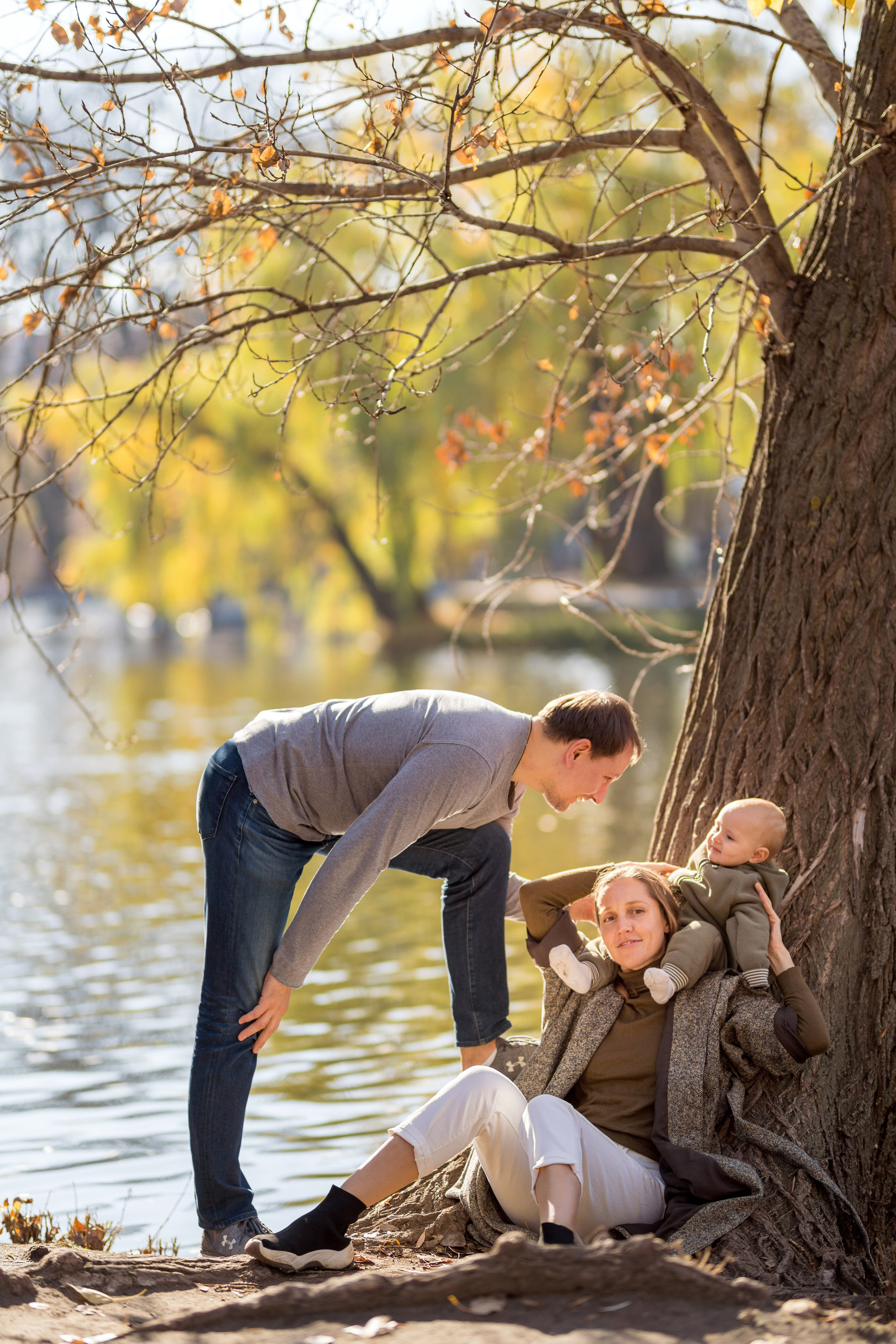 Family photo session in park. Kate Khaldeeva photographer in Saratov