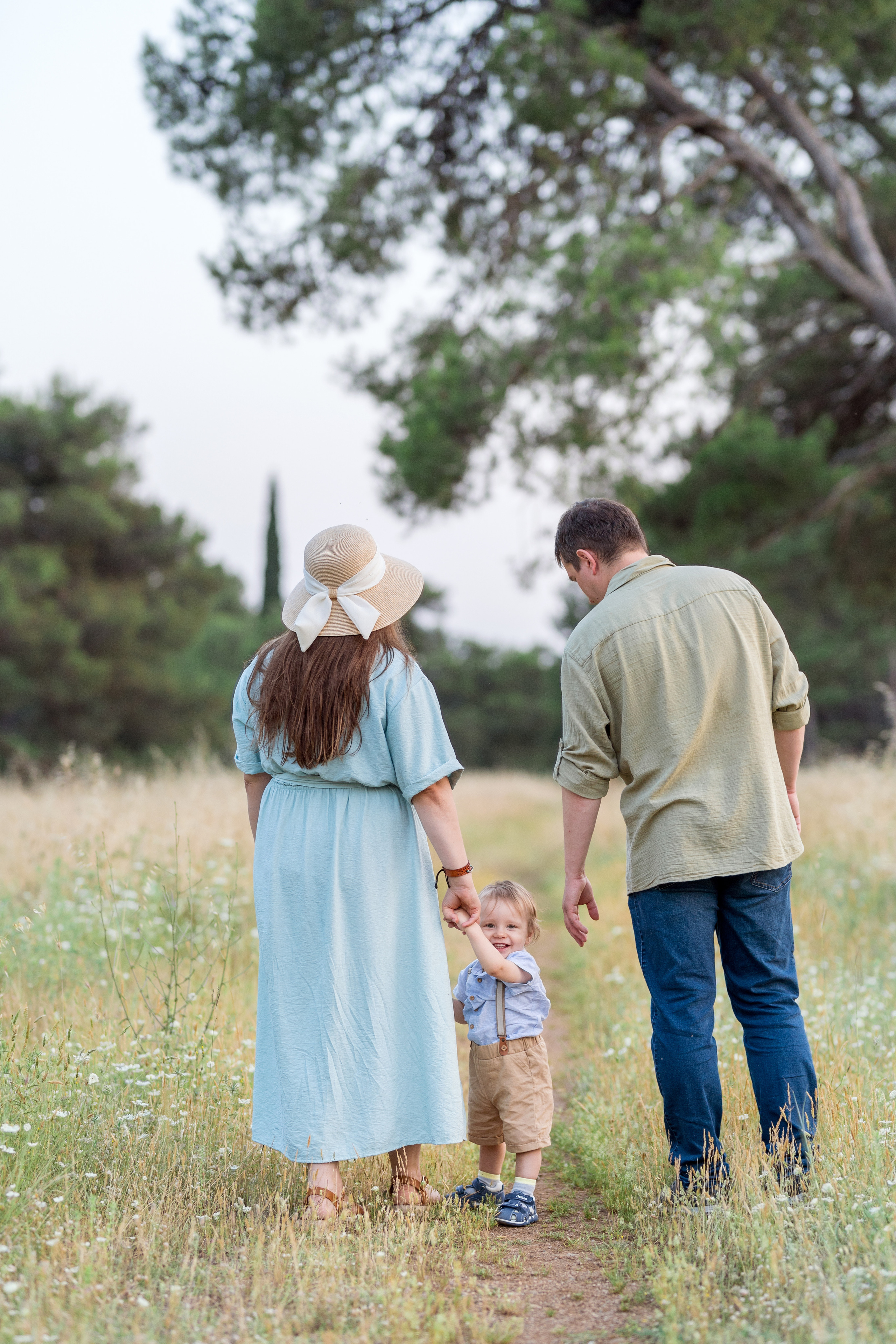 Family photo session in the park. Podgorica, Montenegro. Kate Khaldeeva photographer in Saratov
