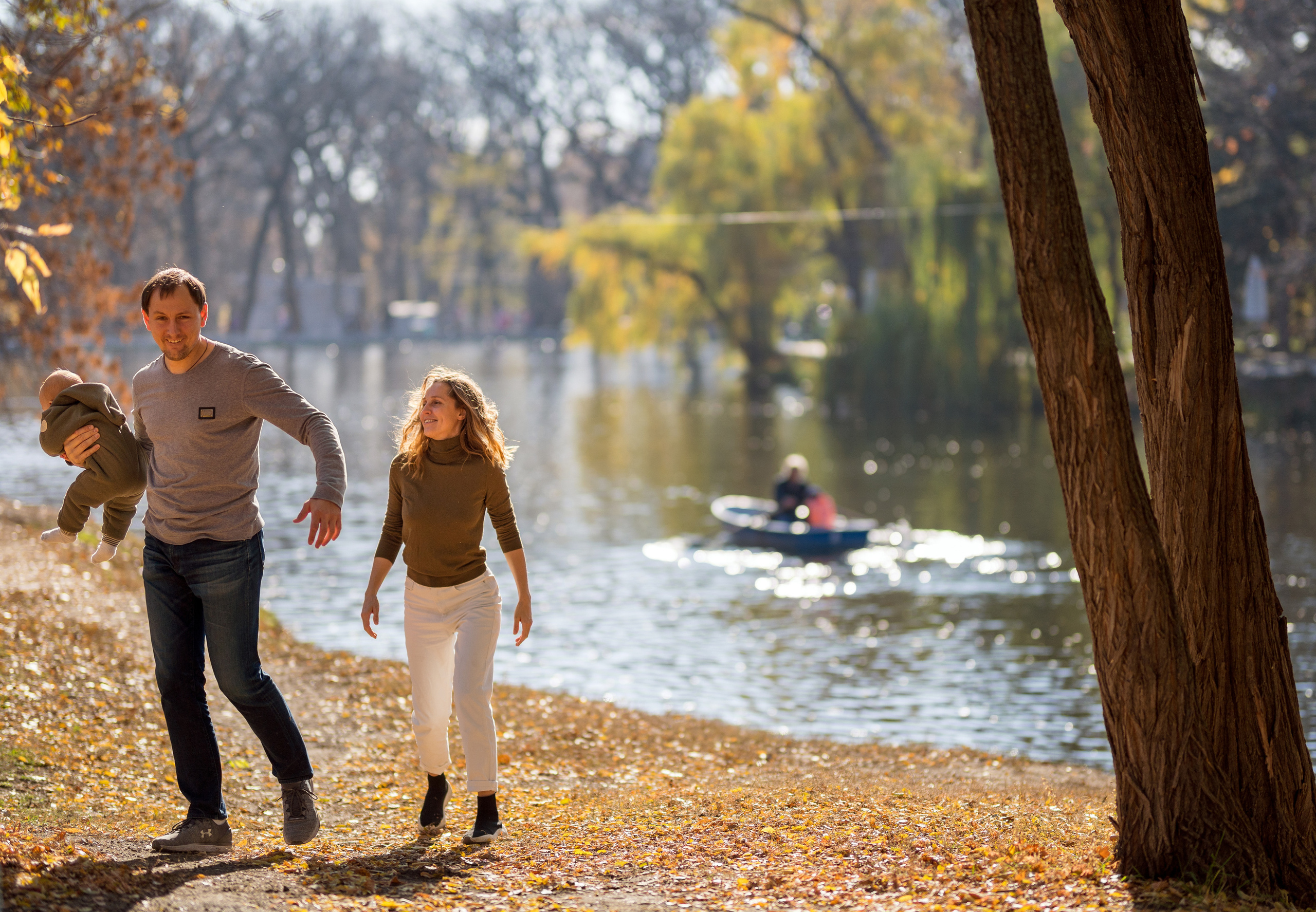 Family photo session in park. Kate Khaldeeva photographer in Saratov