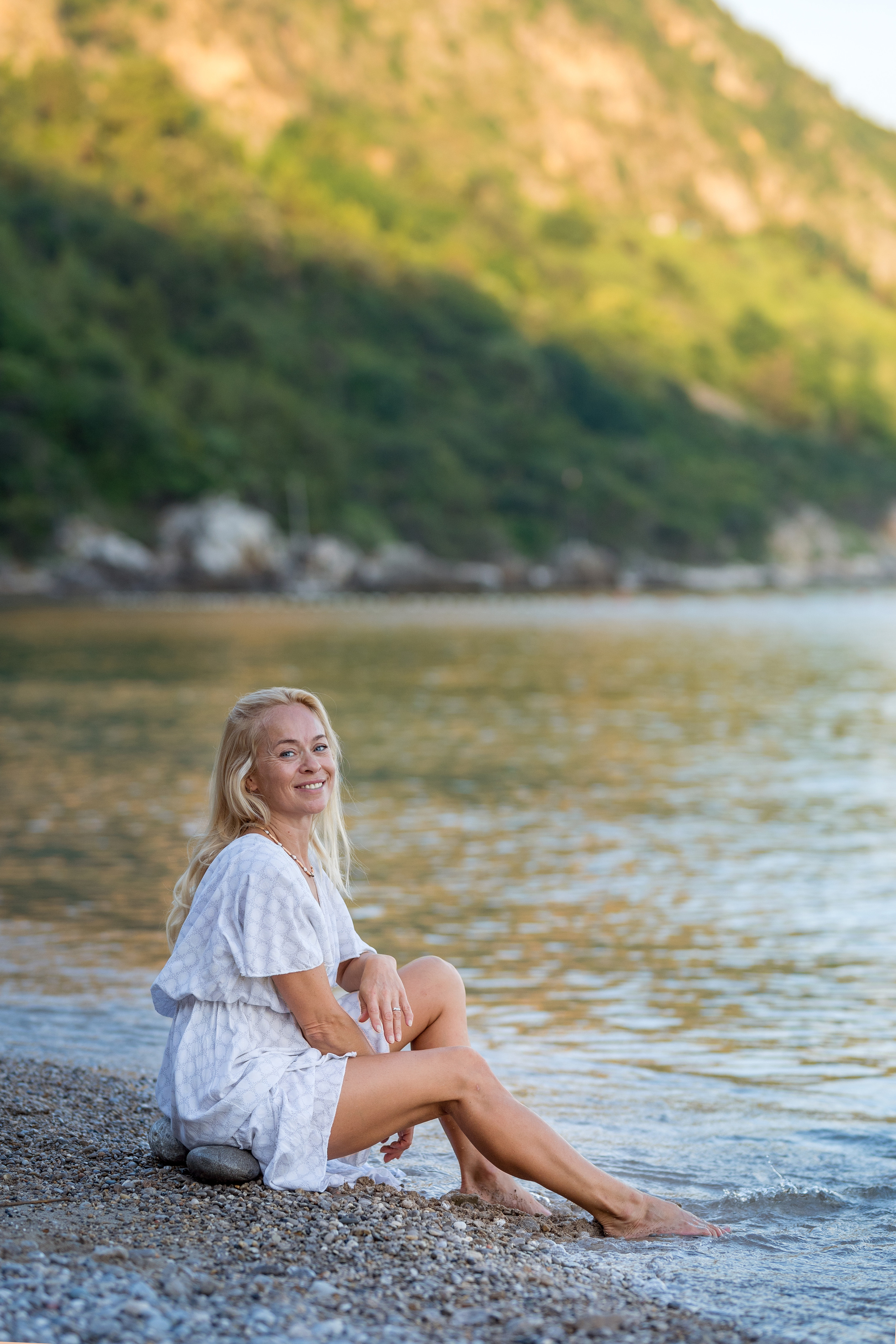 Photo session of a mother and son on the beach in Budva, Montenegro. Kate Khaldeeva photographer in Saratov