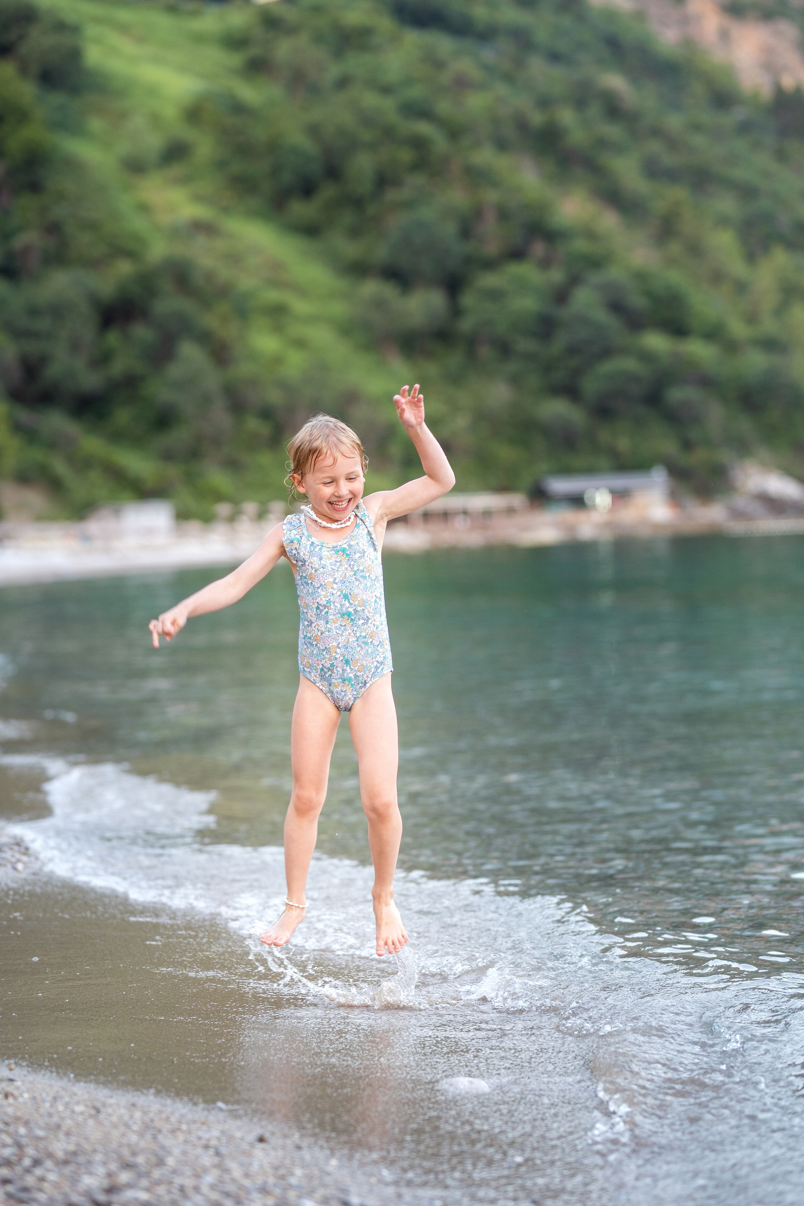 Photo session of a mother and daughter on the beach at Jaz, Budva, Montenegro. Kate Khaldeeva photographer in Saratov