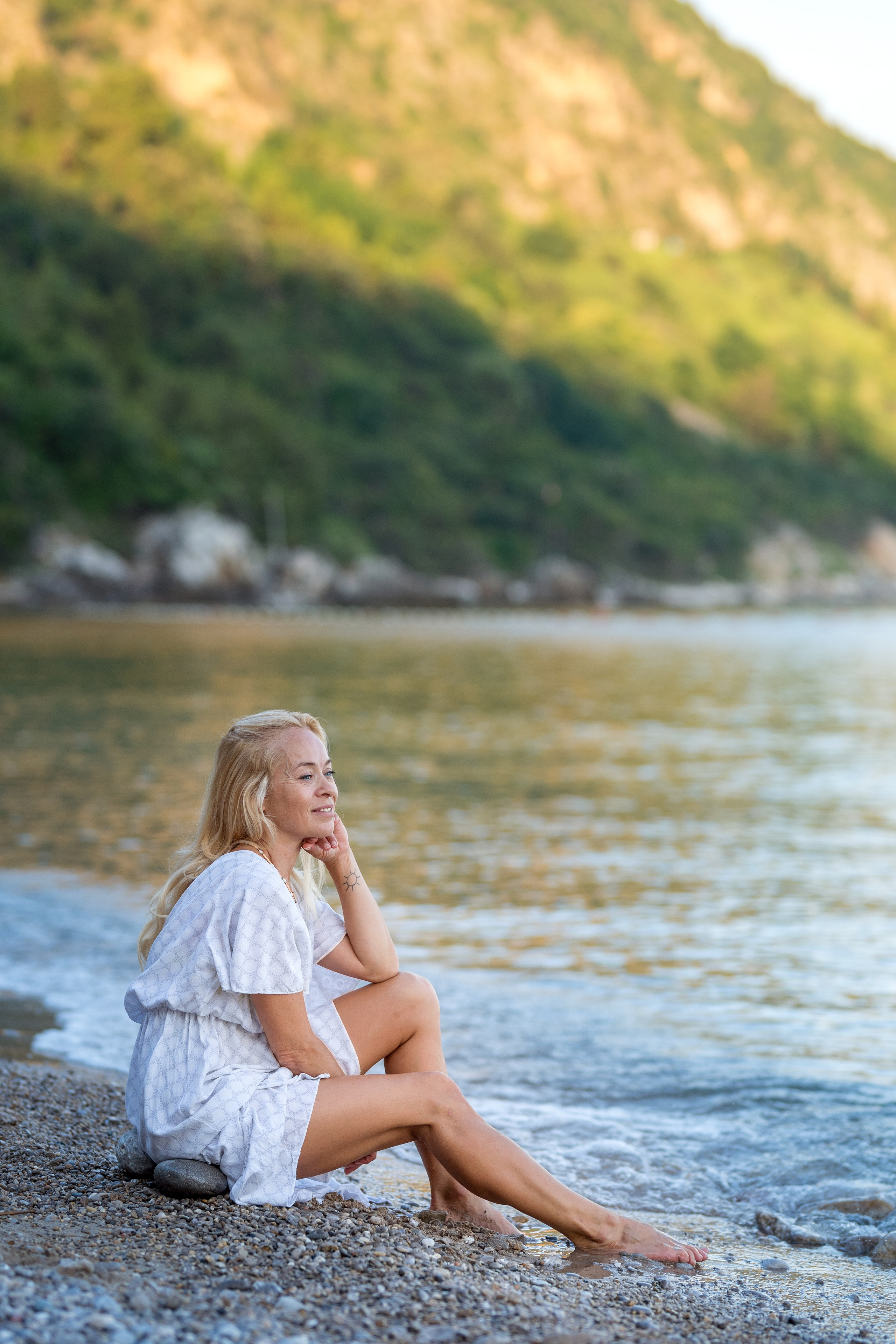 Photo session of a mother and son on the beach in Budva, Montenegro. Kate Khaldeeva photographer in Saratov