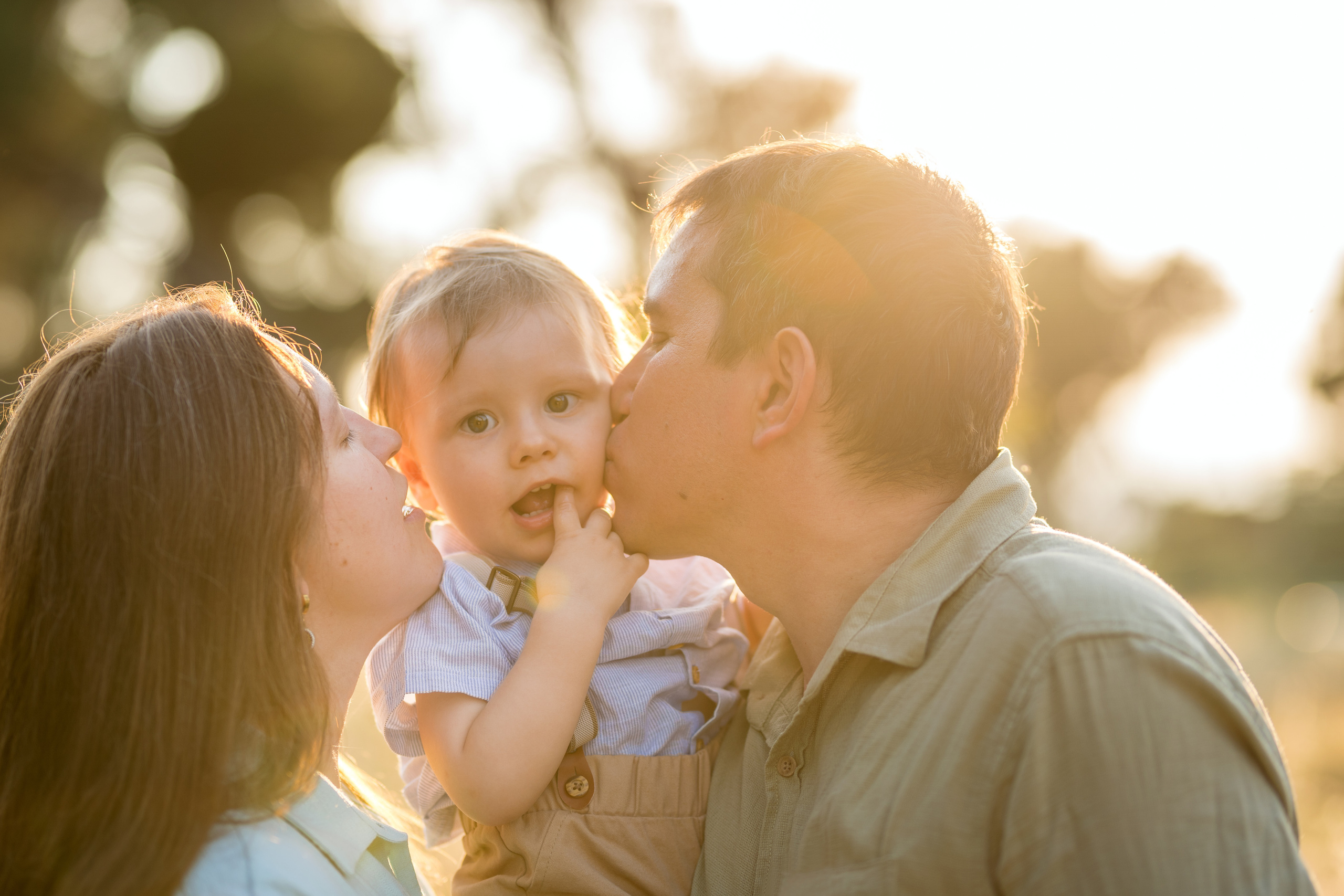 Family photo session in the park. Podgorica, Montenegro. Kate Khaldeeva photographer in Saratov