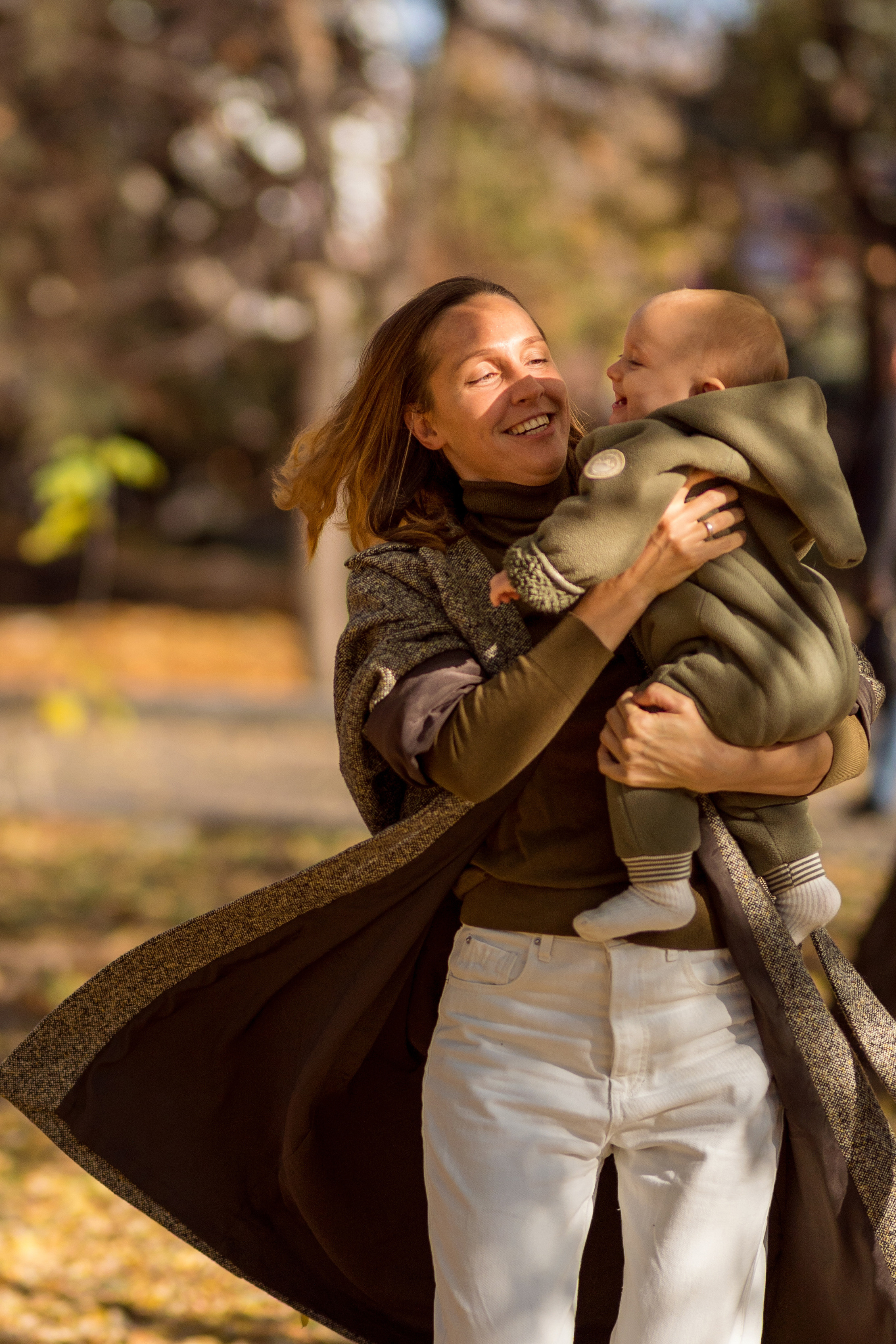 Family photo session in park. Kate Khaldeeva photographer in Saratov