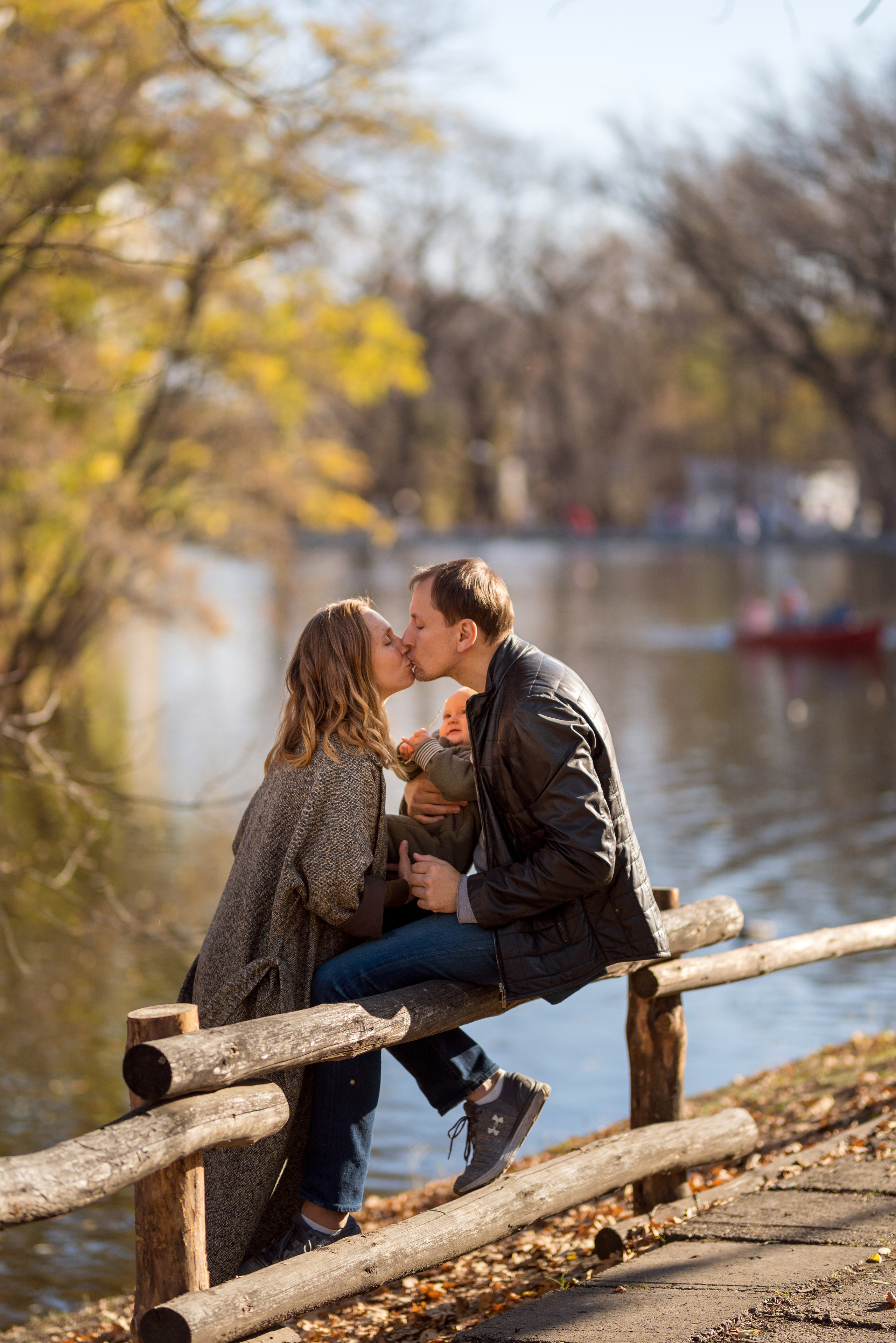 Family photo session in park. Kate Khaldeeva photographer in Saratov