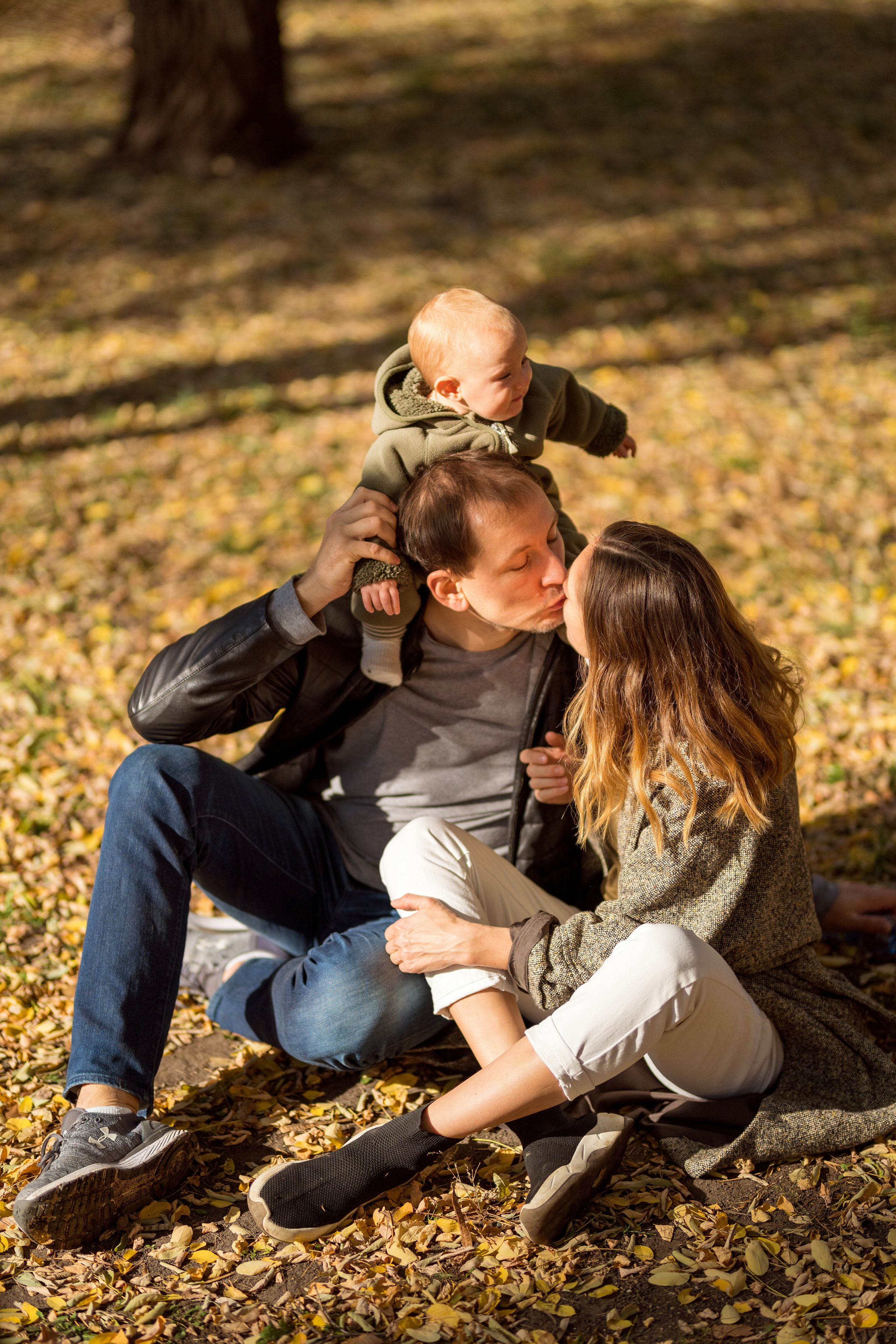 Family photo session in park. Kate Khaldeeva photographer in Saratov