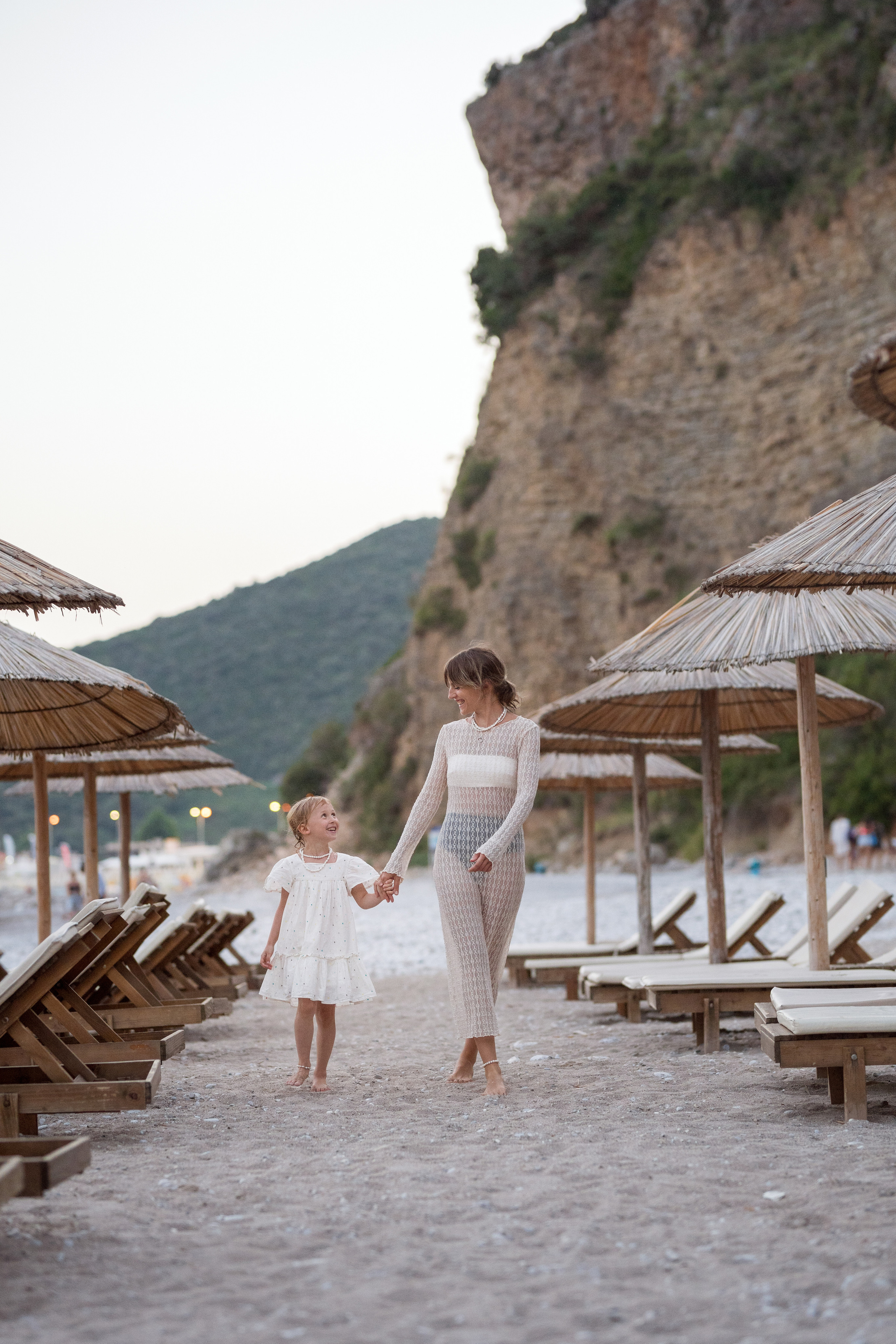 Photo session of a mother and daughter on the beach at Jaz, Budva, Montenegro. Kate Khaldeeva photographer in Saratov