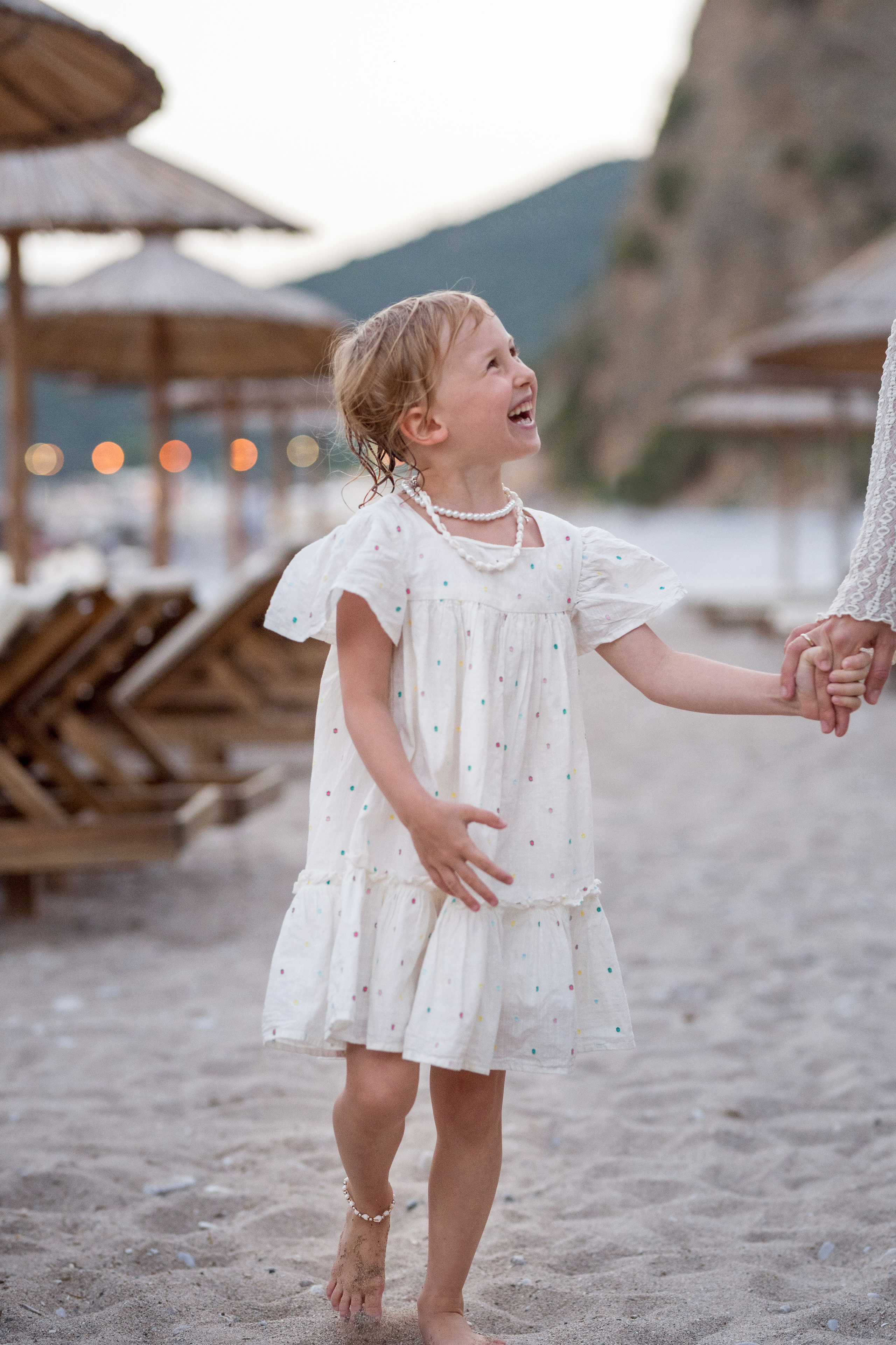 Photo session of a mother and daughter on the beach at Jaz, Budva, Montenegro. Kate Khaldeeva photographer in Saratov