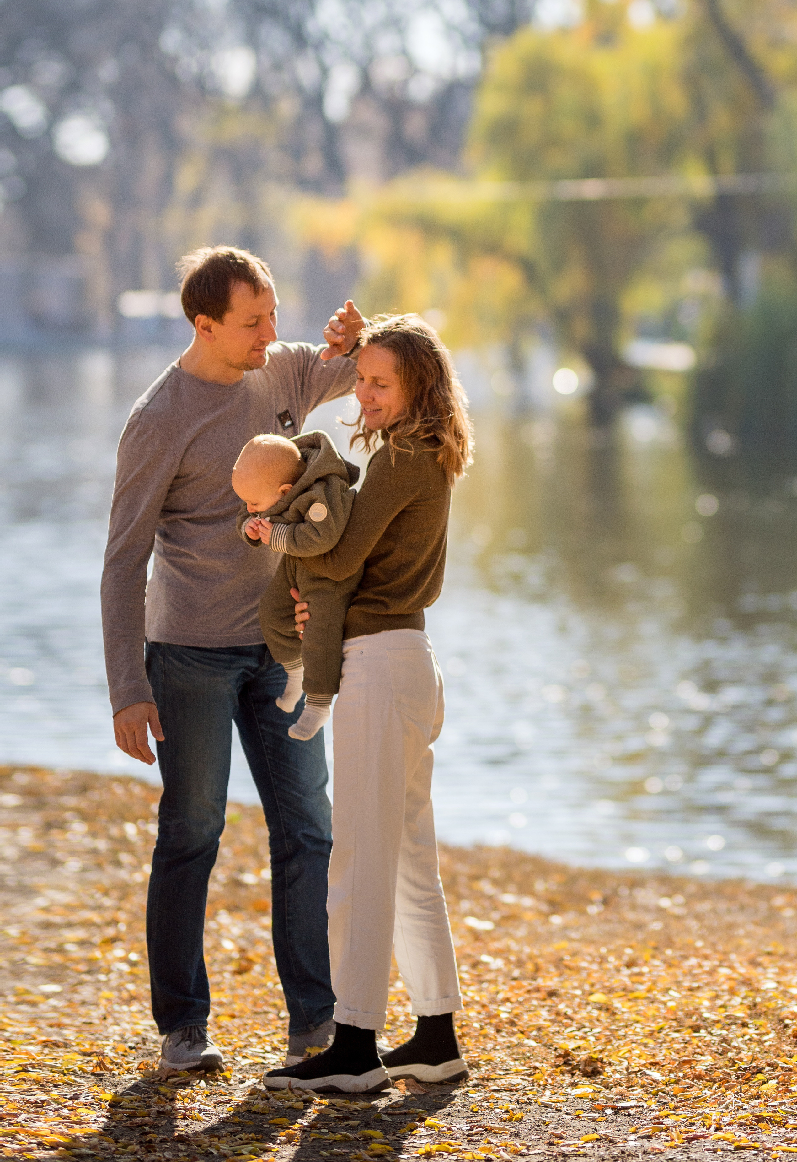 Family photo session in park. Kate Khaldeeva photographer in Saratov