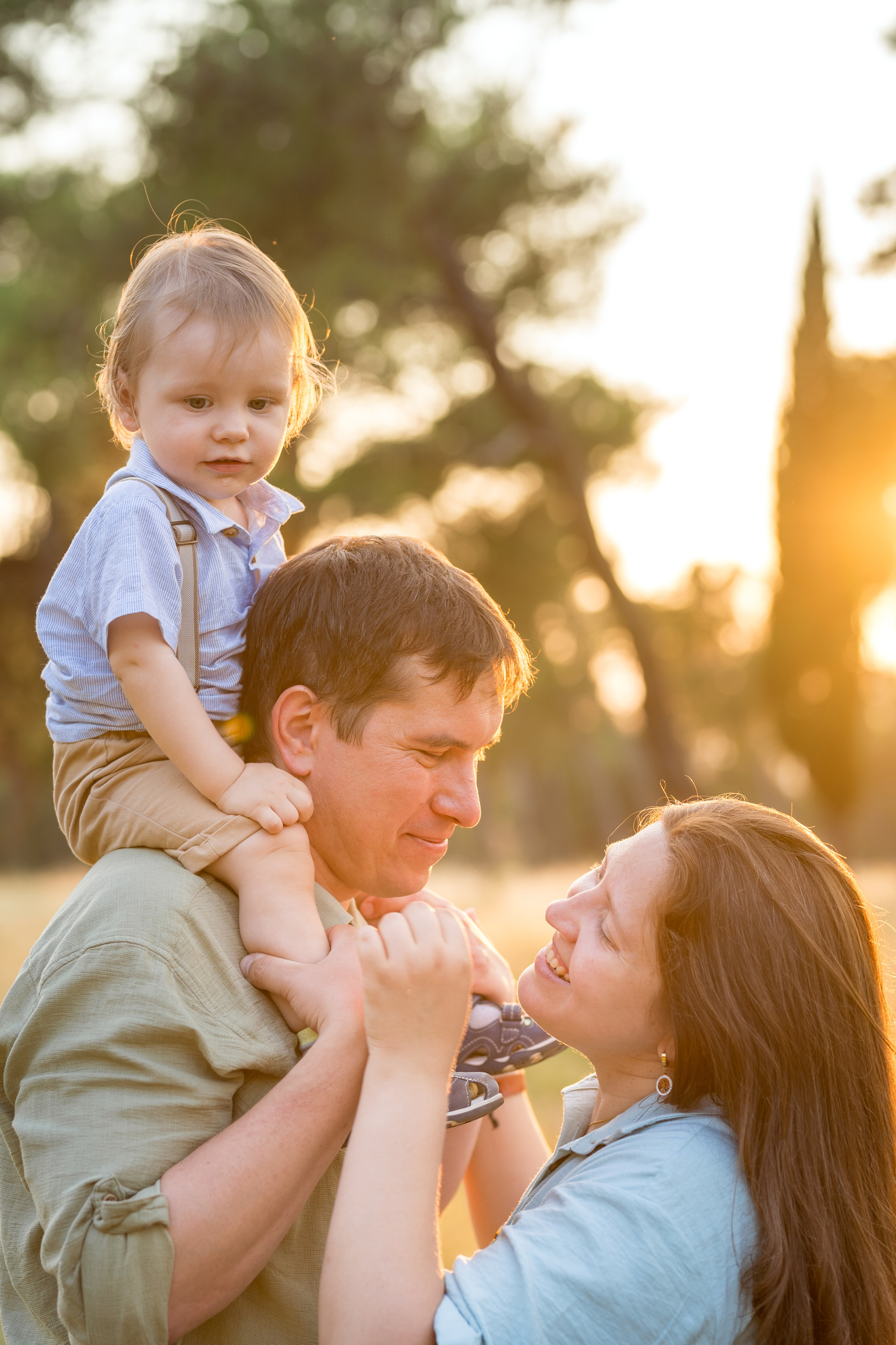 Family photo session in the park. Podgorica, Montenegro. Kate Khaldeeva photographer in Saratov