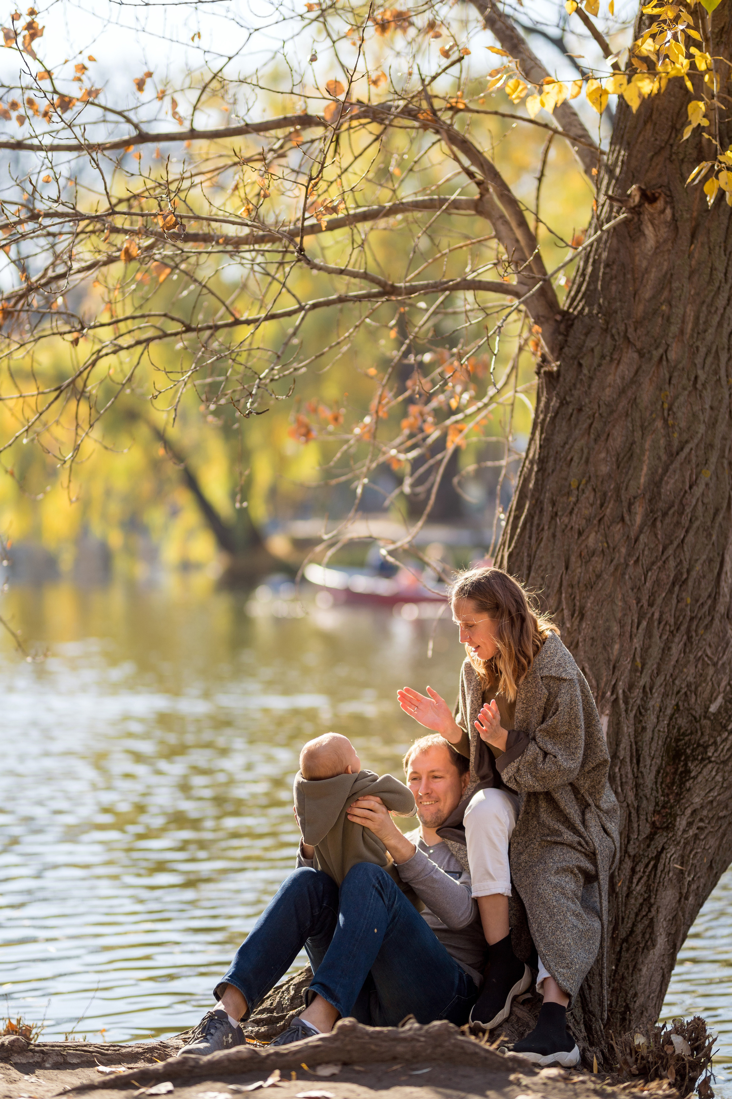 Family photo session in park. Kate Khaldeeva photographer in Saratov
