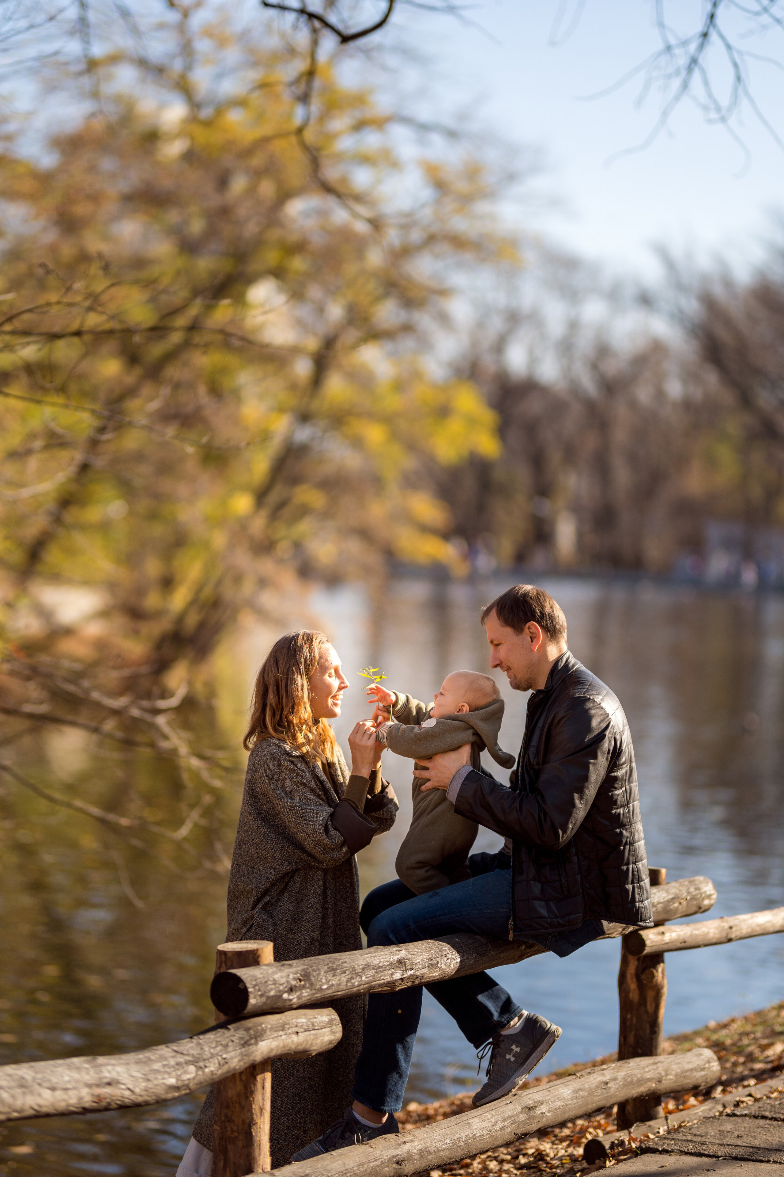 Family photo session in park. Kate Khaldeeva photographer in Saratov