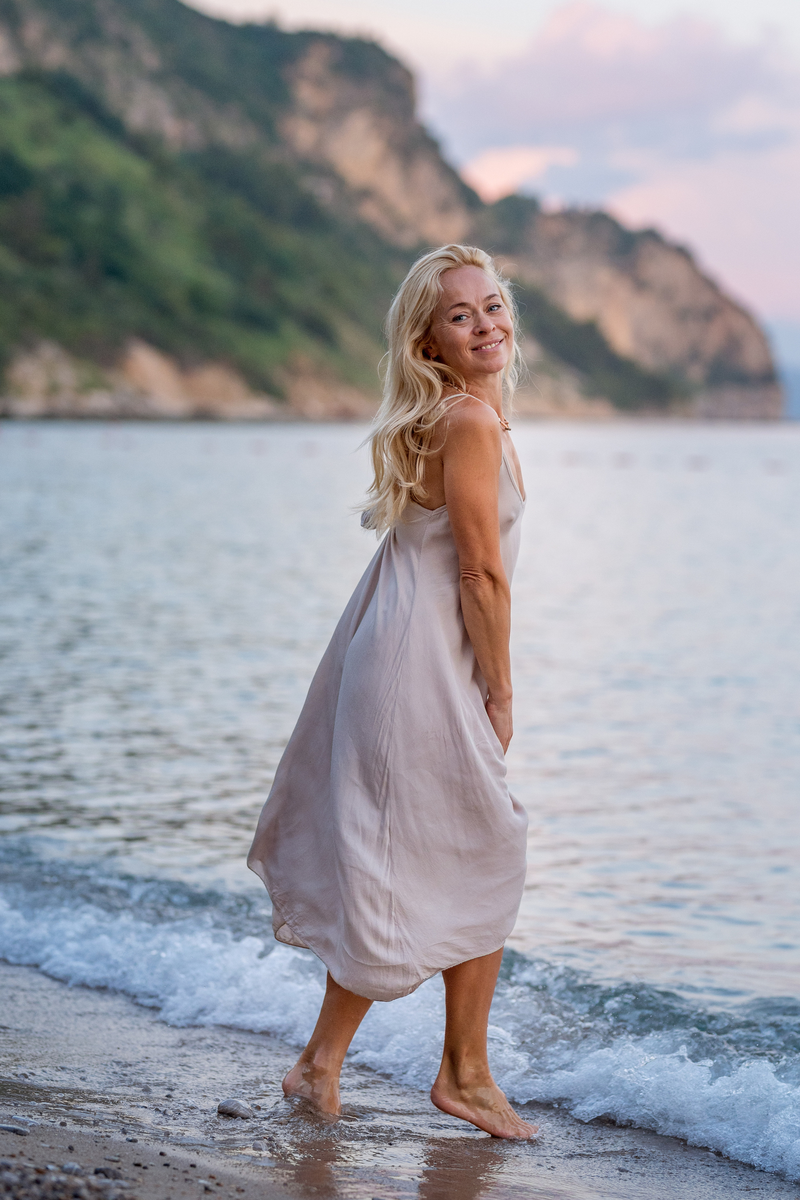 Photo session of a mother and son on the beach in Budva, Montenegro. Kate Khaldeeva photographer in Saratov