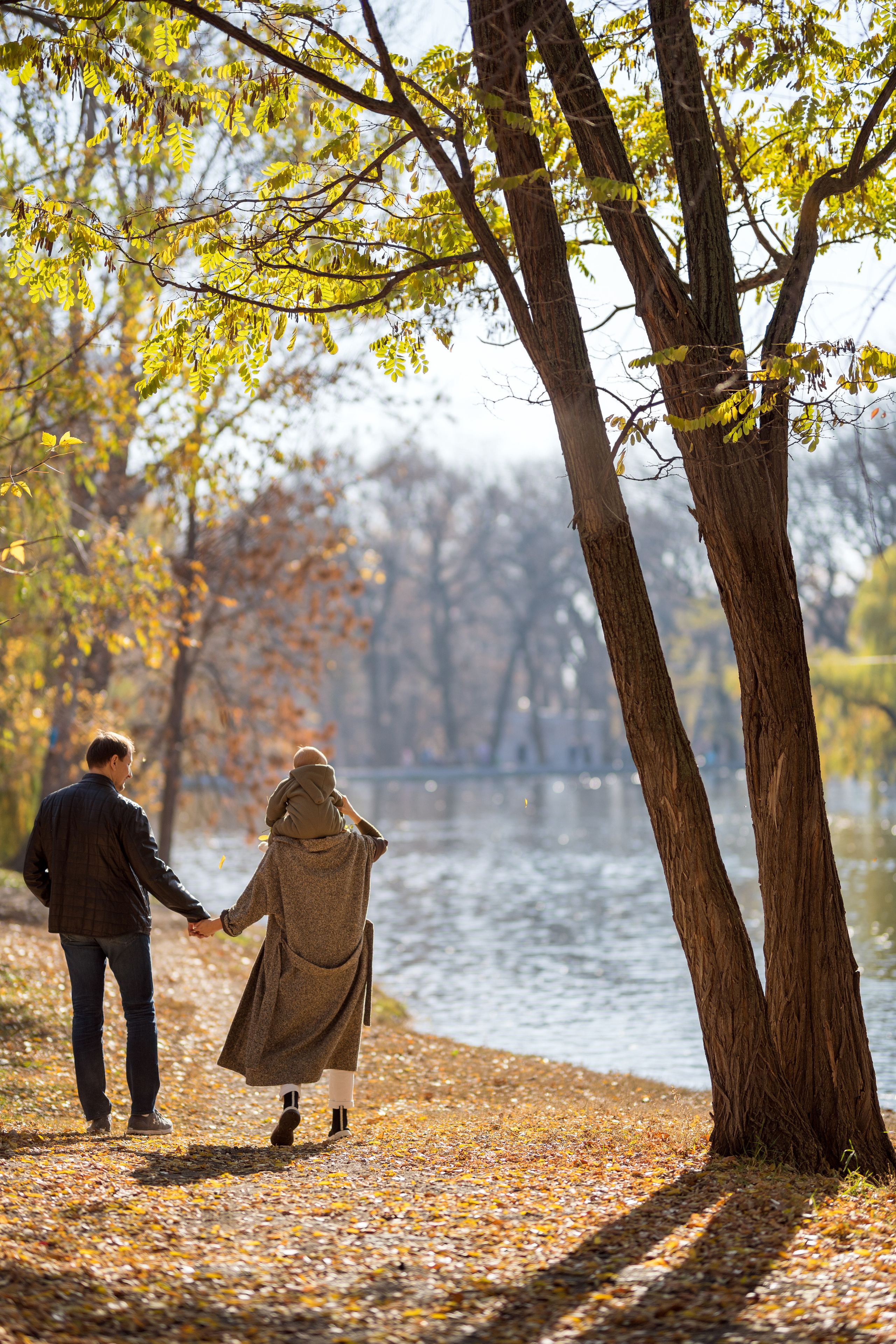 Family photo session in park. Kate Khaldeeva photographer in Saratov