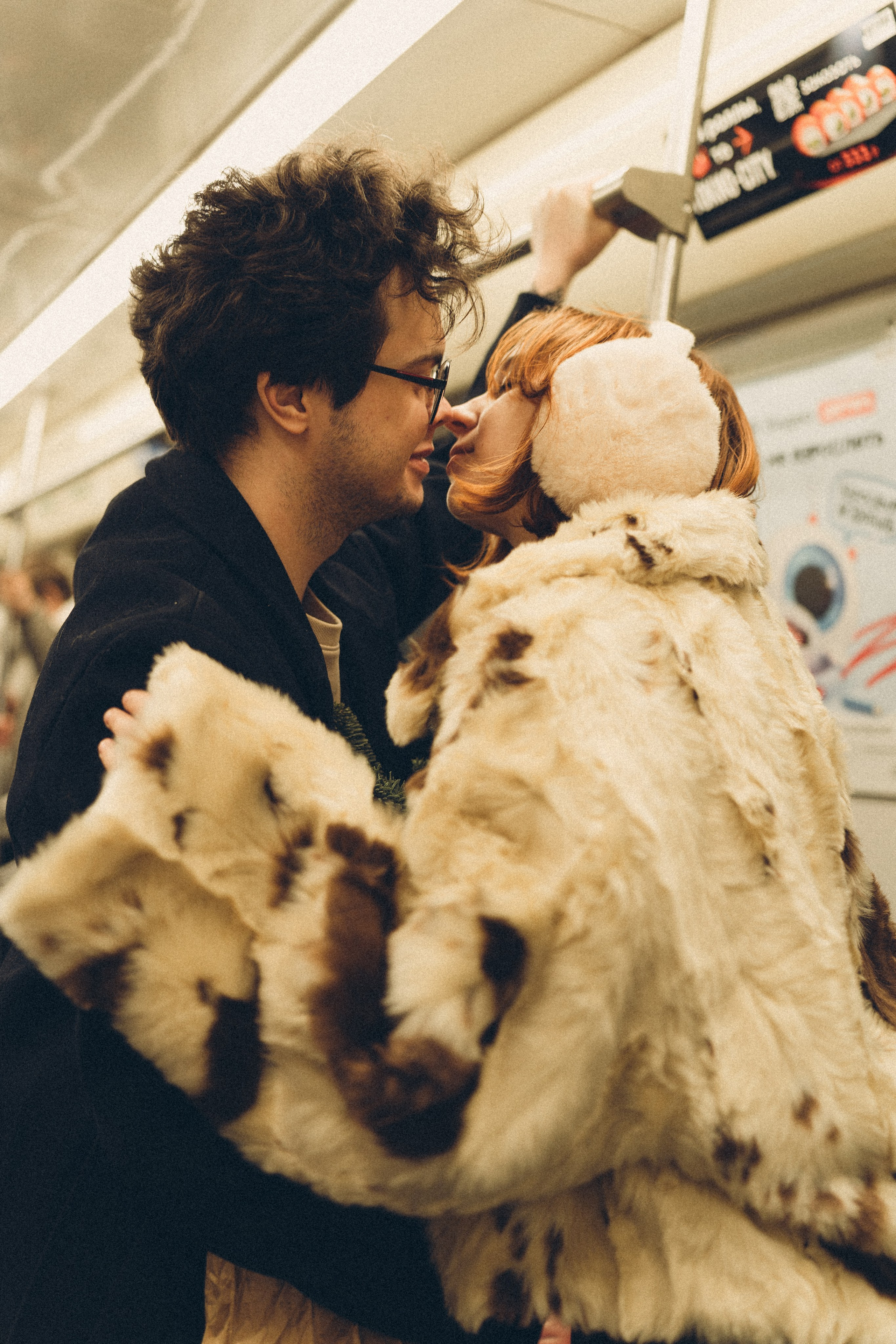 НОВОГОДНЯЯ ФОТОСЕСИИЯ ПАРЫ В МЕТРО ЛЮБОВЬ. Профессиональный фотограф, Санкт-Петербург — Виктория Богомолова