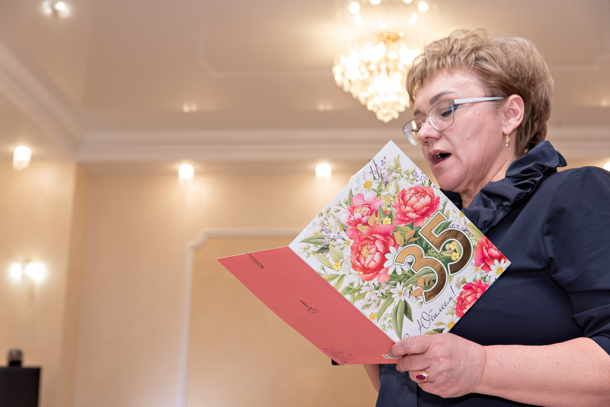 Юбилей Ирины. Ведущая — Наталья Белозерова. Банкетный зал — столовая Радио Завода. Семейный и портретный фотограф Кыштым Челябинск Марина Шигапова