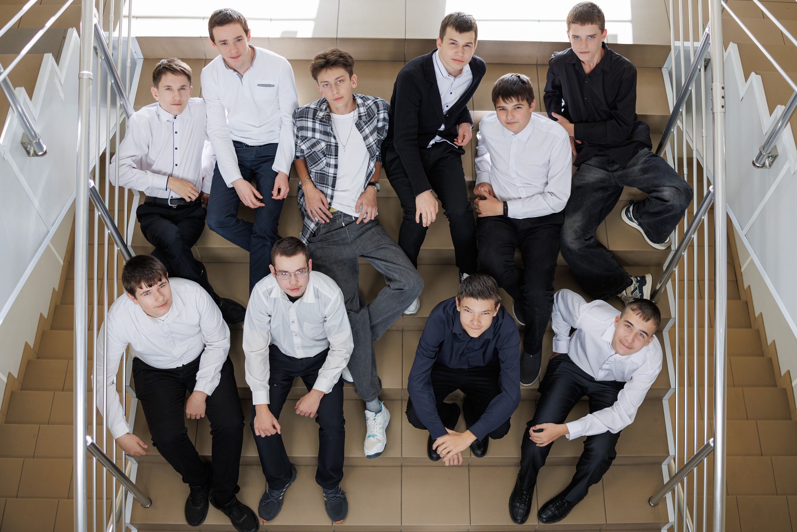 Позы для школьной фотосессии. Фотограф Медногорск Кувандык Оксана Шерехода свадебные, семейные, индивидуальные, школьные фотосессии. Печать фотоальбомов