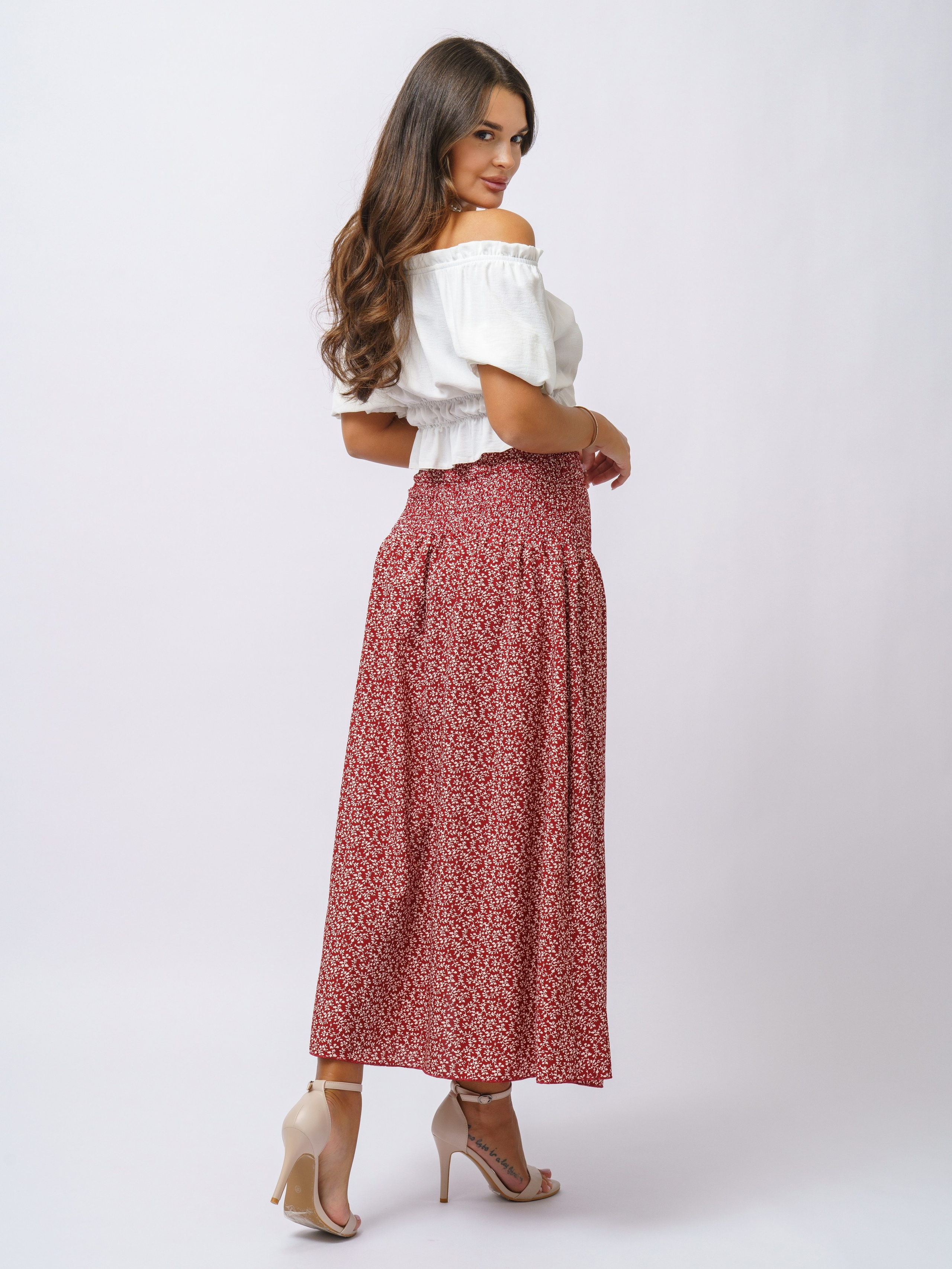 Юбки, модель Юлия. KED Production — продакшн из СПб. Создаём фото, видео и контент, который помогает брендам и селлерам продавать больше