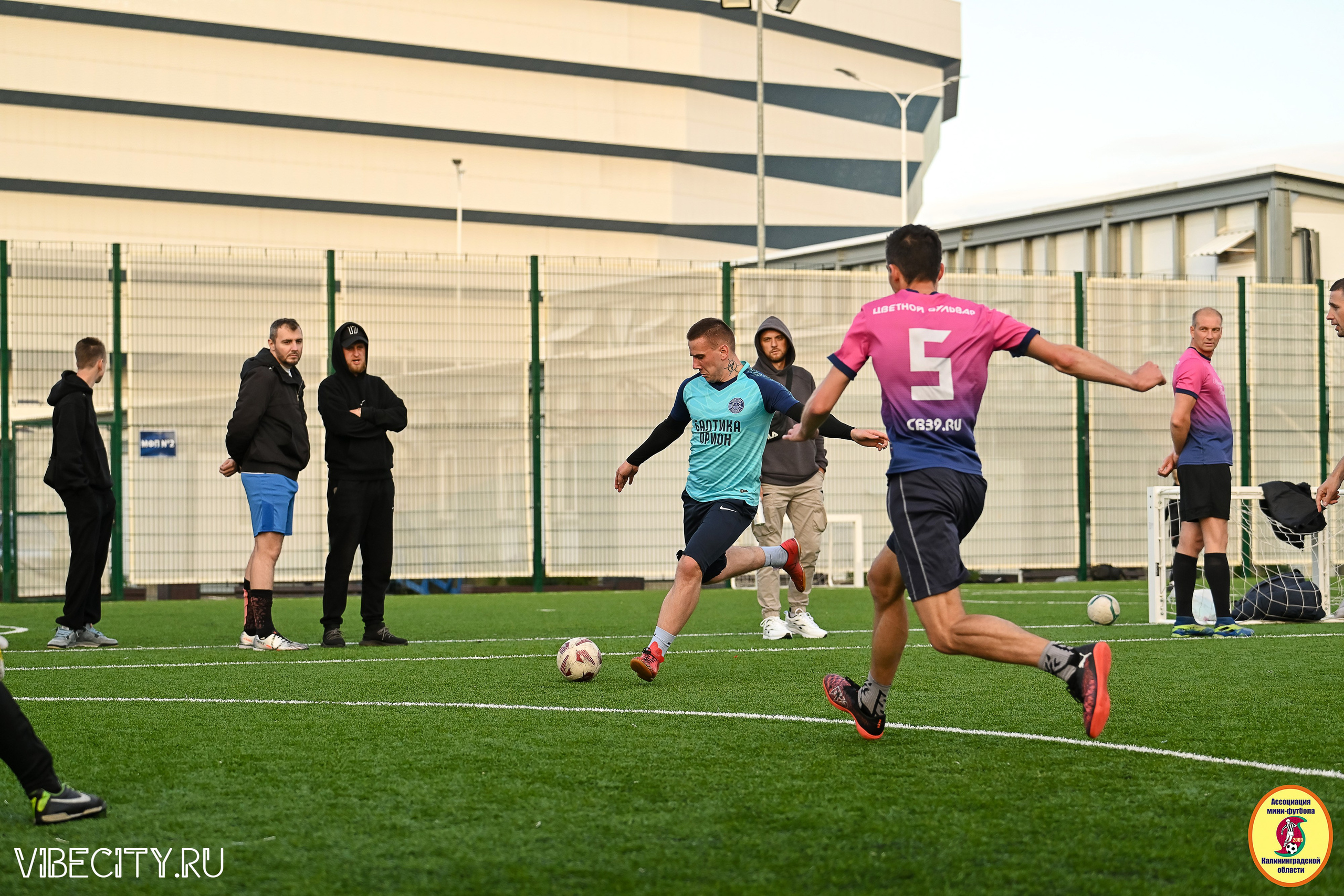 ИГРЫ МИНИ-ФУТБОЛЬНОЙ И КОРПОРАТИВНОЙ ЛИГИ. VIBECITY.RU Вайб Сити Ру Фоторепортажи Фотоотчеты Калининград