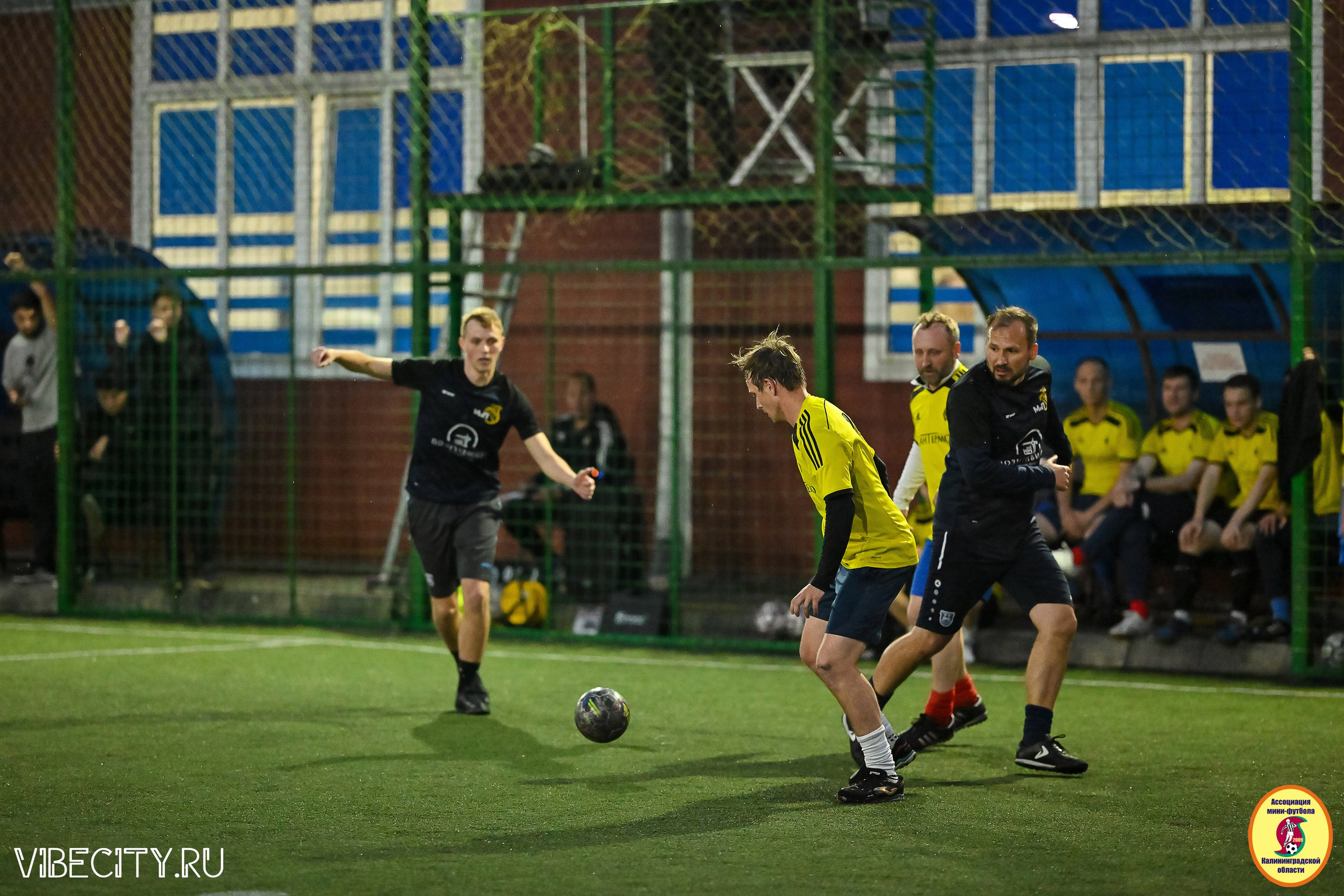 ИГРЫ МИНИ-ФУТБОЛЬНОЙ И КОРПОРАТИВНОЙ ЛИГИ. VIBECITY.RU Вайб Сити Ру Фоторепортажи Фотоотчеты Калининград