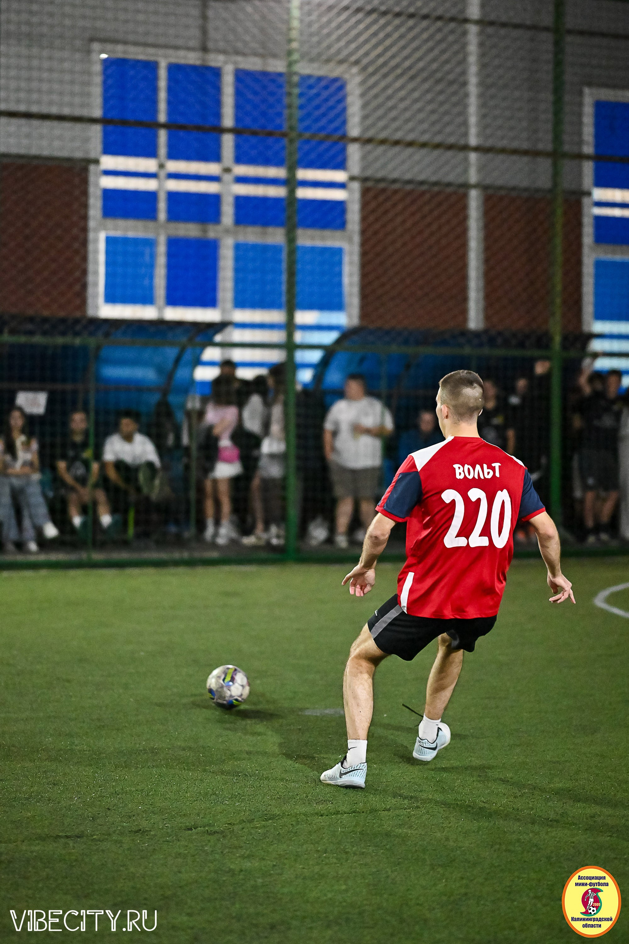 ФИНАЛЬНЫЕ ИГРЫ КУБКА МИНИ-ФУТБОЛЬНОЙ ЛИГИ И КУБКА КОРПОРАТИВНОЙ МФЛ 2025. VIBECITY.RU Вайб Сити Ру Фоторепортажи Фотоотчеты Калининград