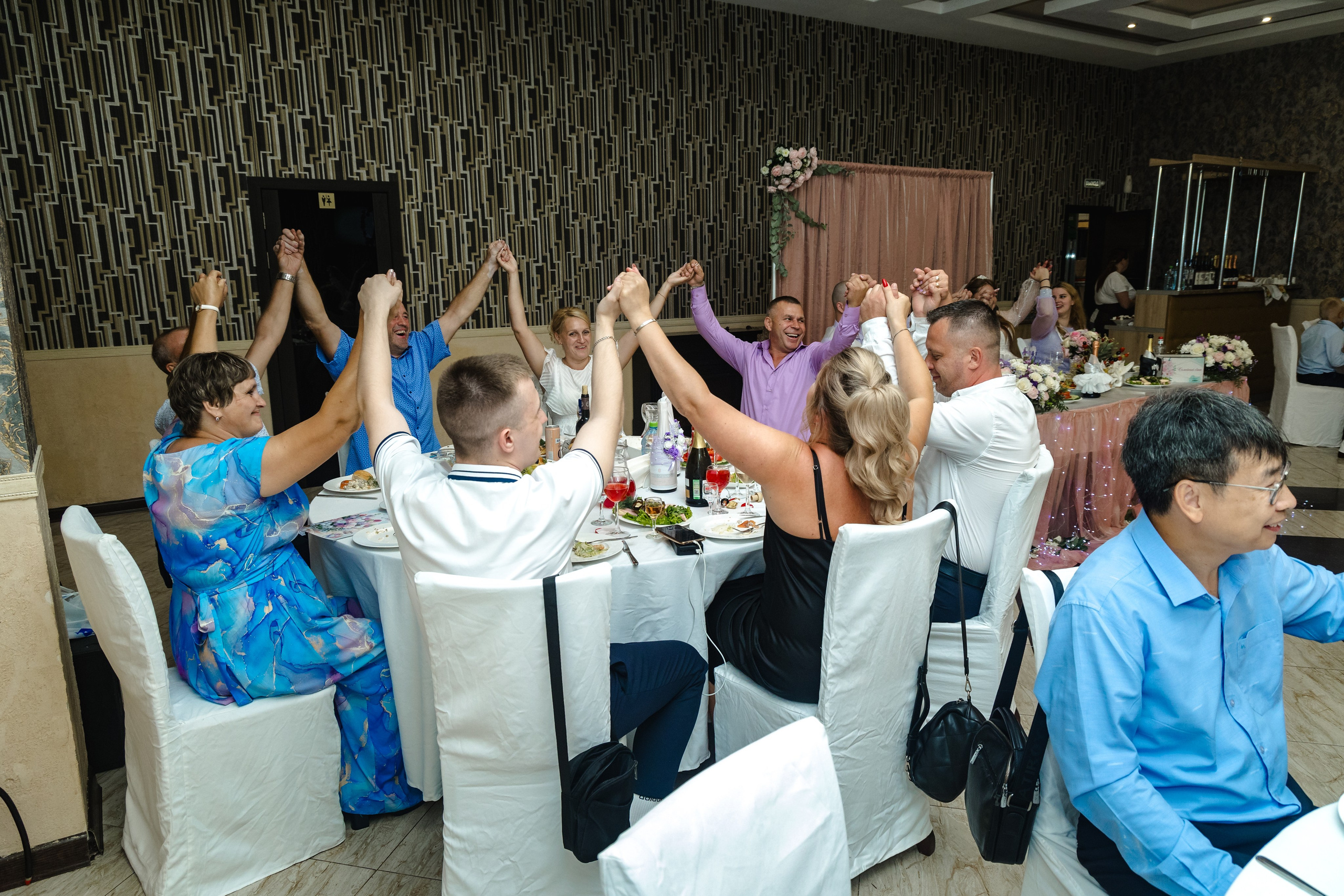 Николай и Диана, свадебный банкет. Свадебный и семейный фотограф в г. Волхов Алексей Кочерыжкин