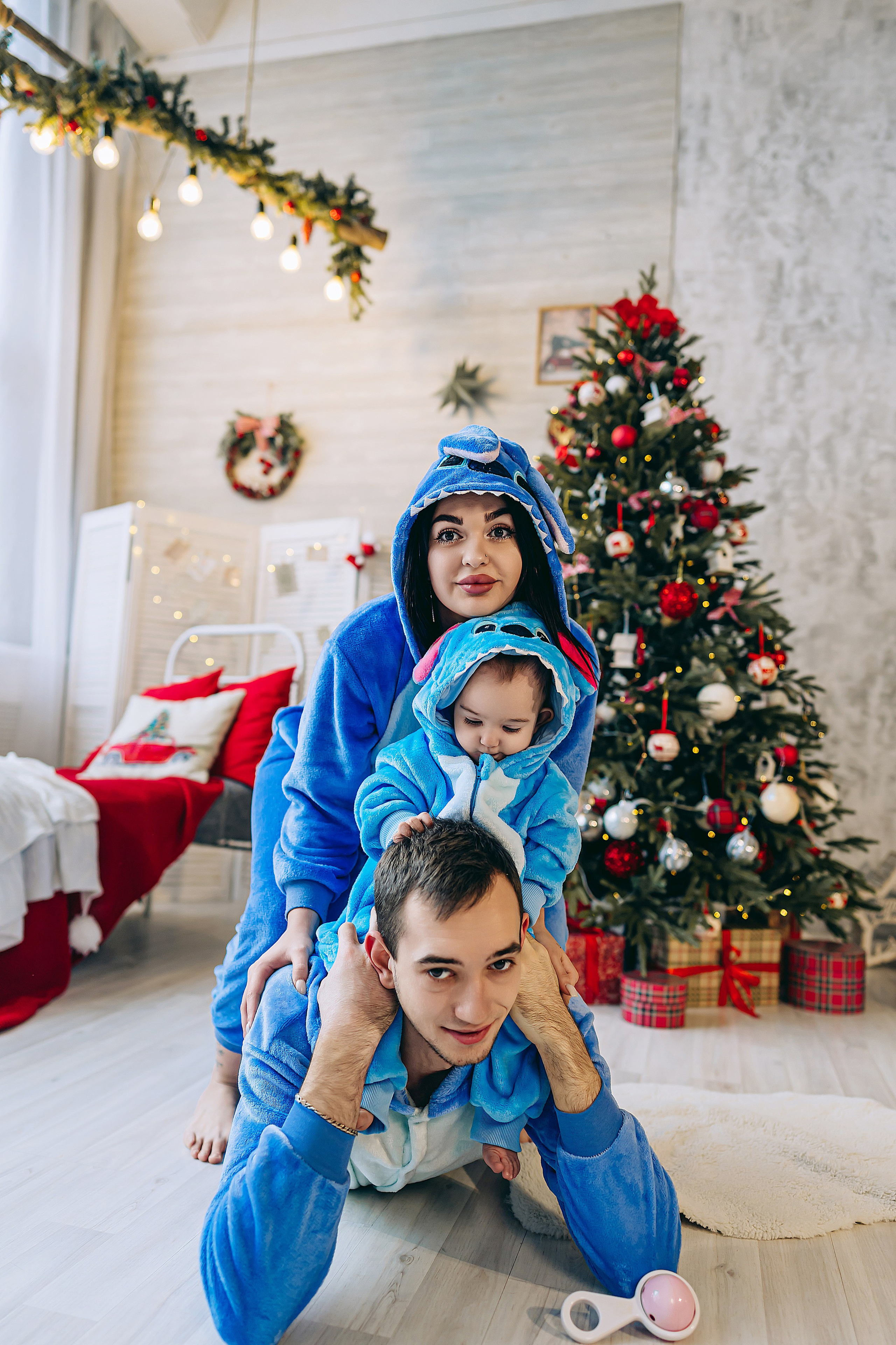 Семейная фотосессия в студии с ребенком