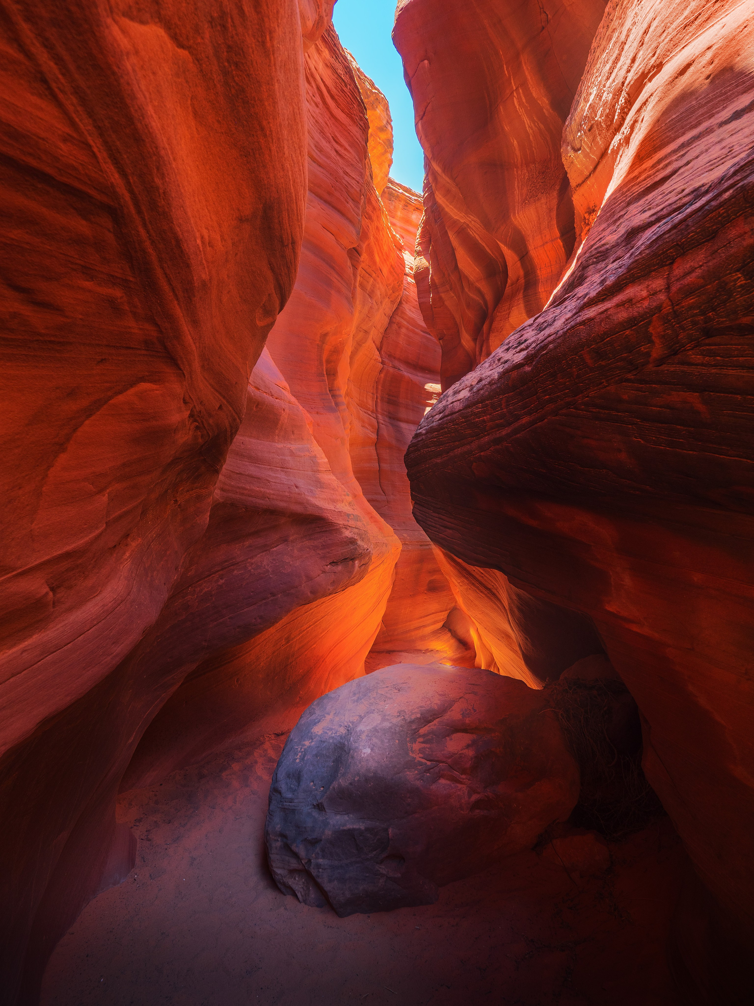 Antilopa canyon (USA). Serge Sadov about landscape, cityscape, travel