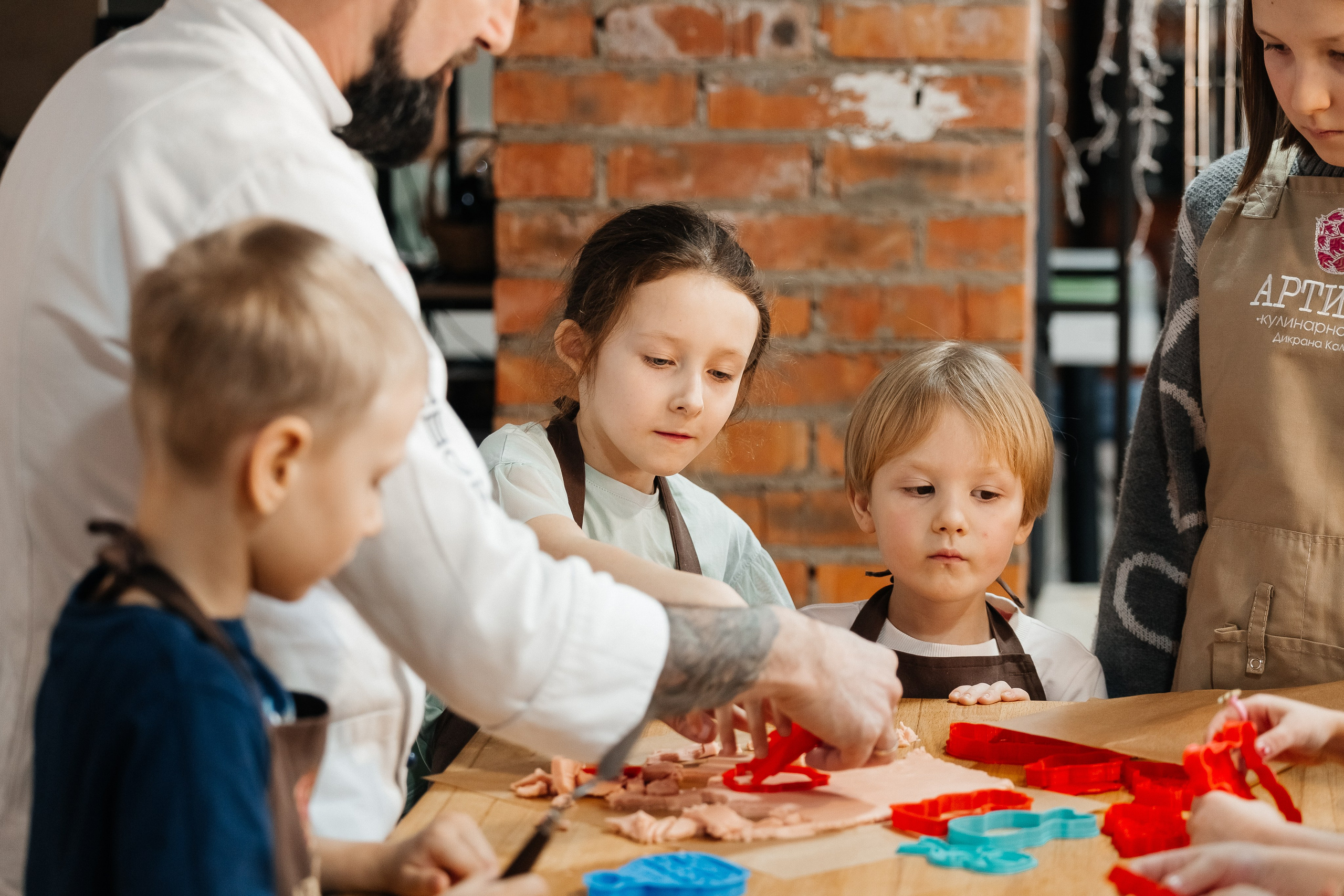 Детский мастер-класс в «АРТиШОК». Фотограф Кемерово | Сергей