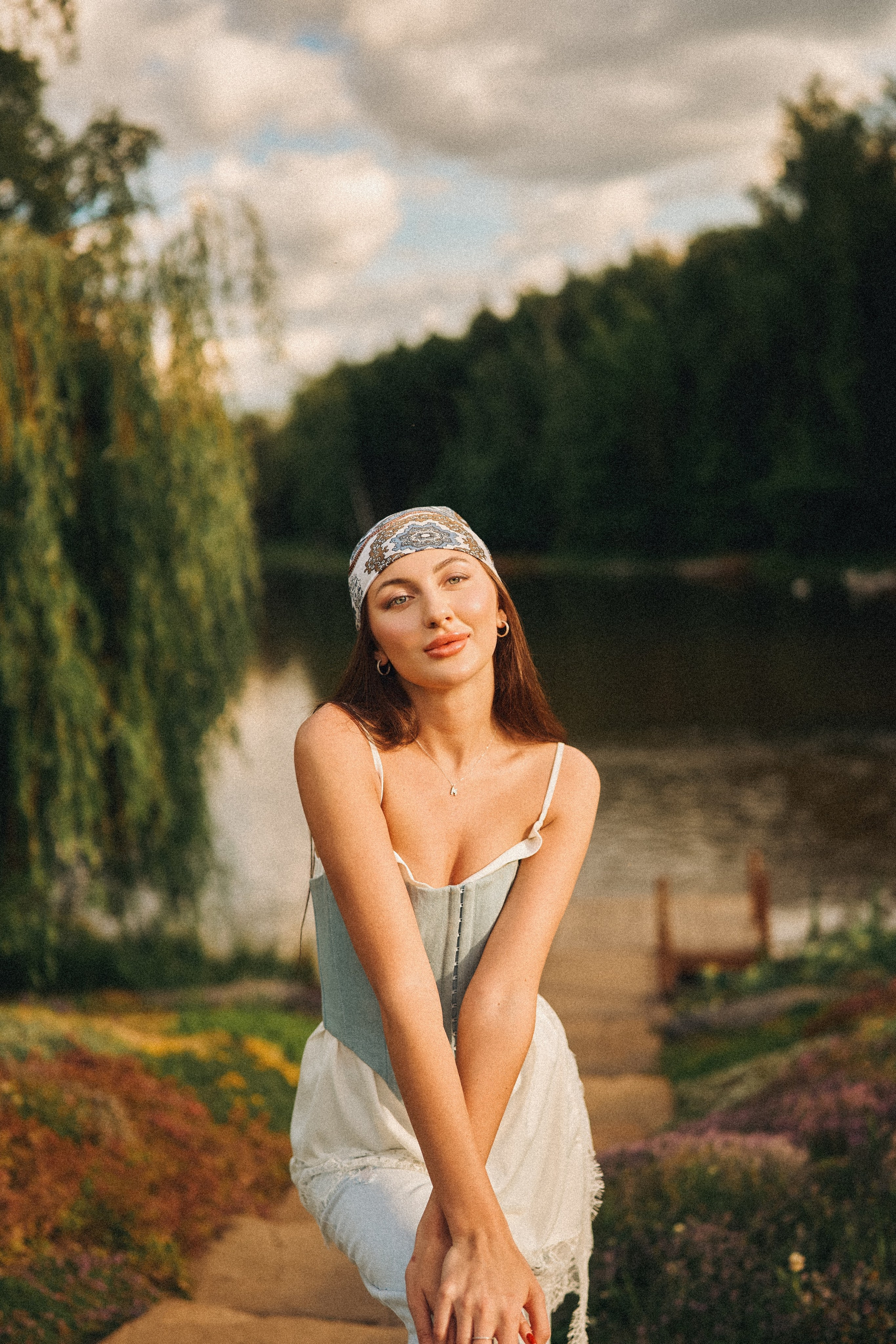 Фотосессия для девушки, которая хочет увидеть себя нежной, свободной и настоящей. Без напряжения, без лишней постановки — только свет, движение и настроение.